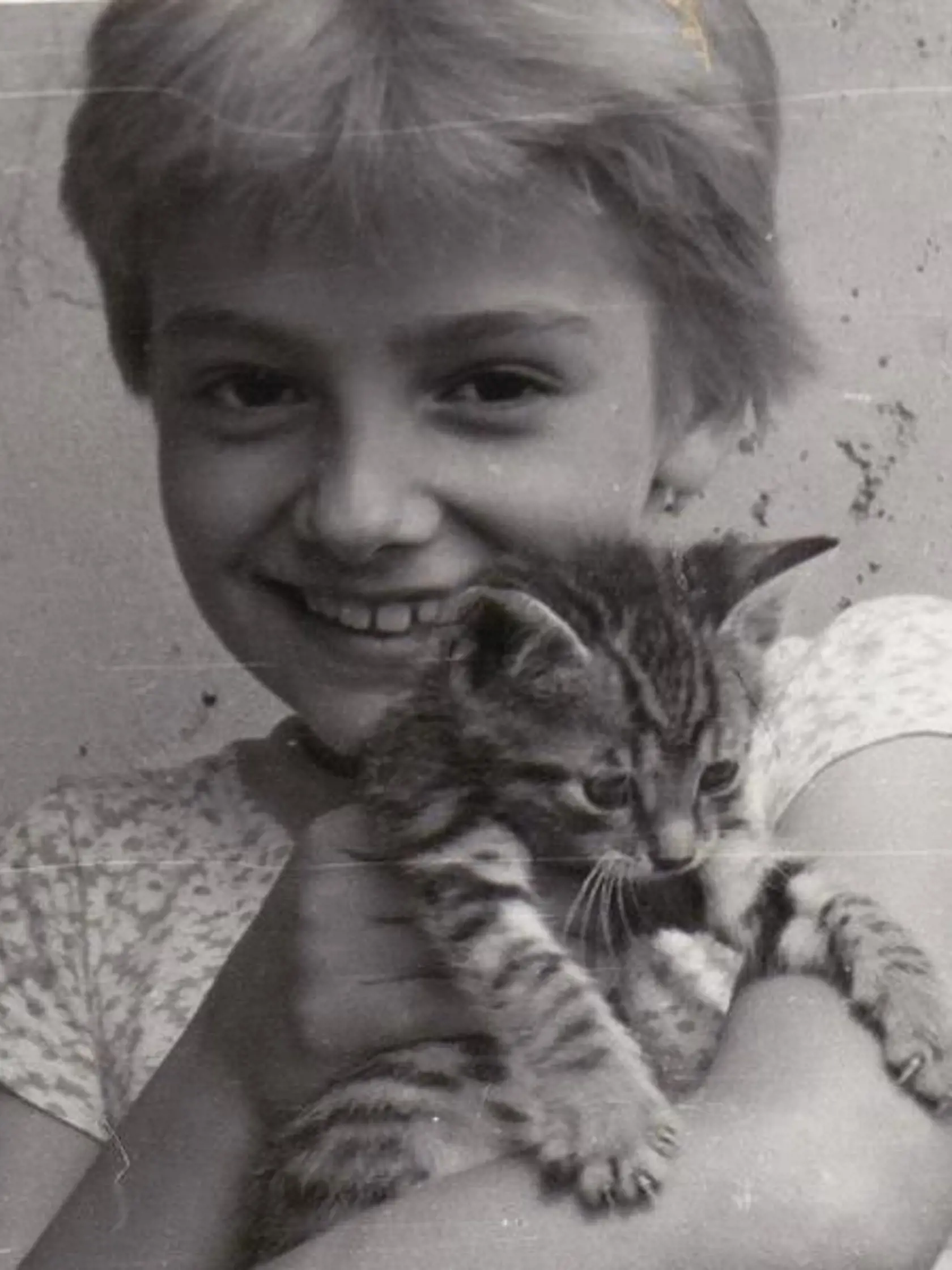Darinka Rolincová približne vo veku, v akom je teraz jej dcérka Laura (6).