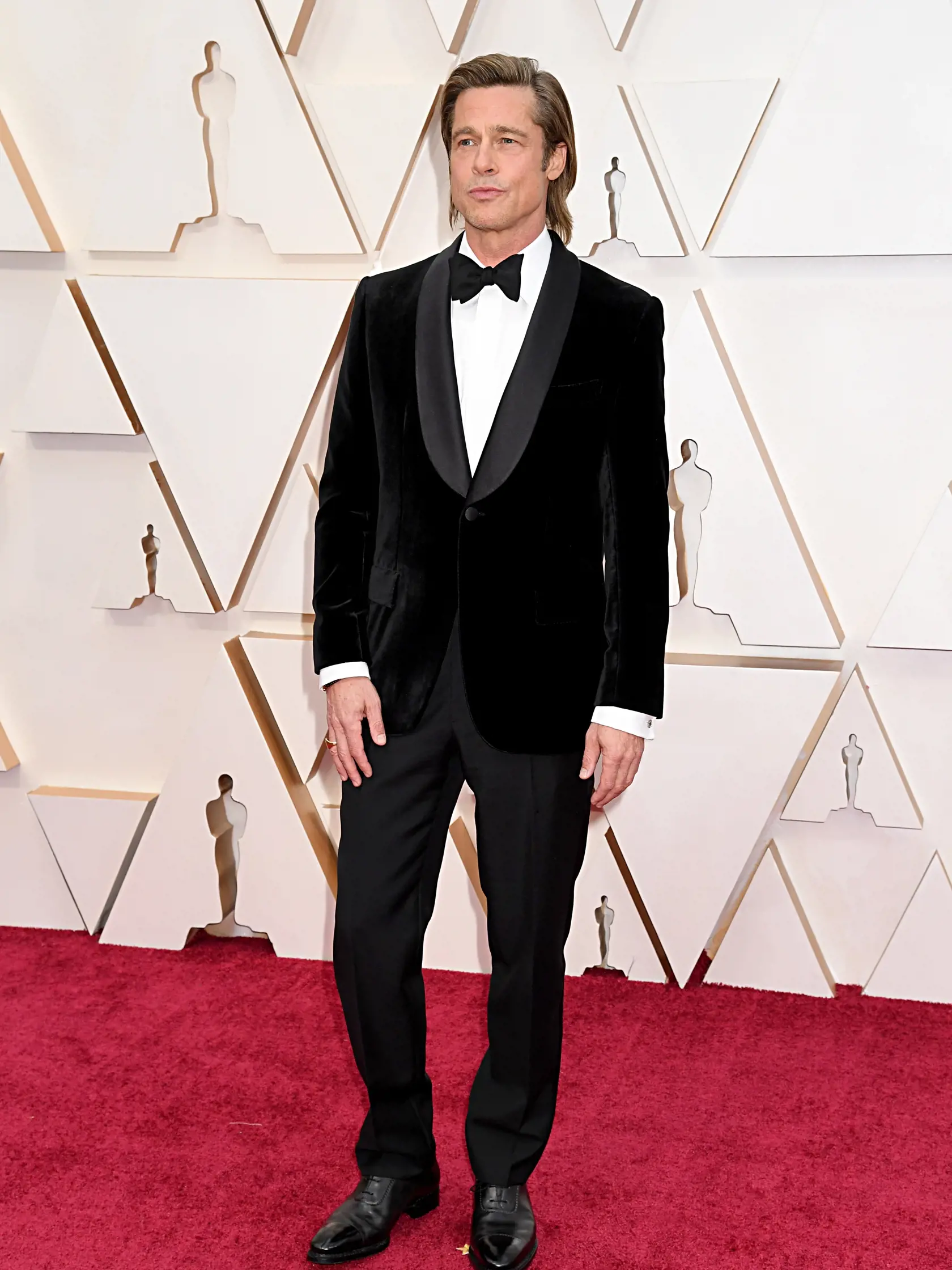 Oscara si v kategórii najlepší herec vo vedľajšej úlohe prevzal Brad Pitt.