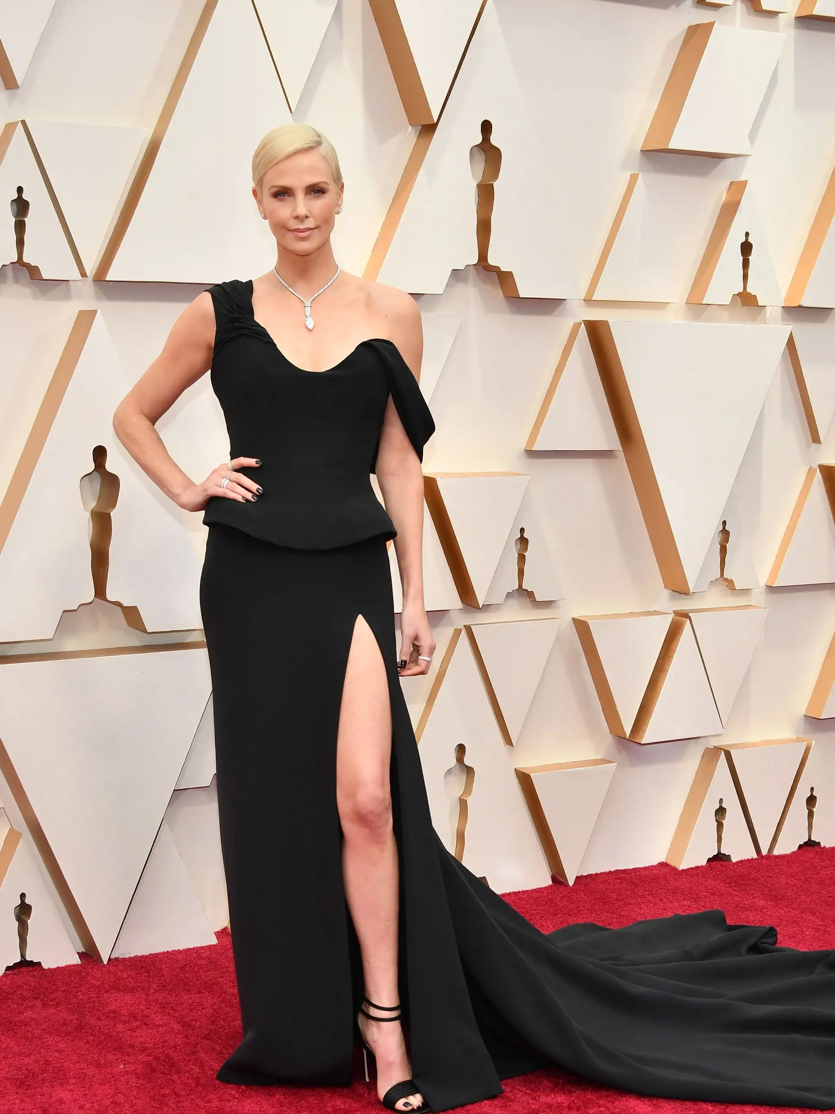 Charlize Theron v róbe Dior Haute Couture.