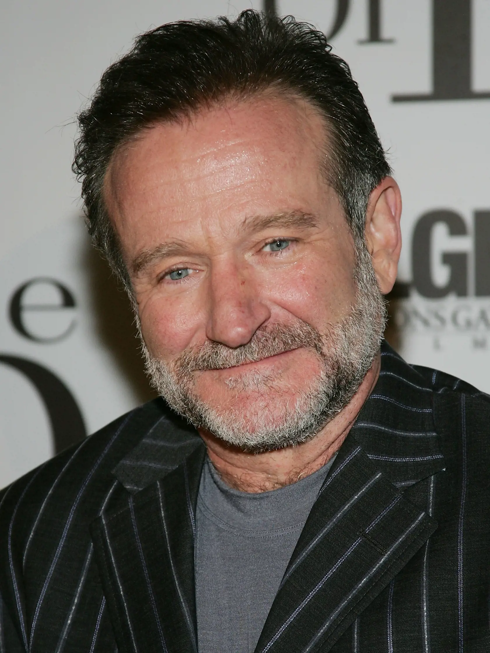 Robin Williams bol jedným z najlepších komediálnych hercov v histórii. Filmy ako Mrs. Doubtfire, Good Morning Vietnam a Aladdin vyvolali smiech miliónov ľudí na celom svete a vyniesli mu dve nominácie na Oscara. Vnútornému boju však nepomohol ani smiech, ktorý fanúšikom poskytol.
