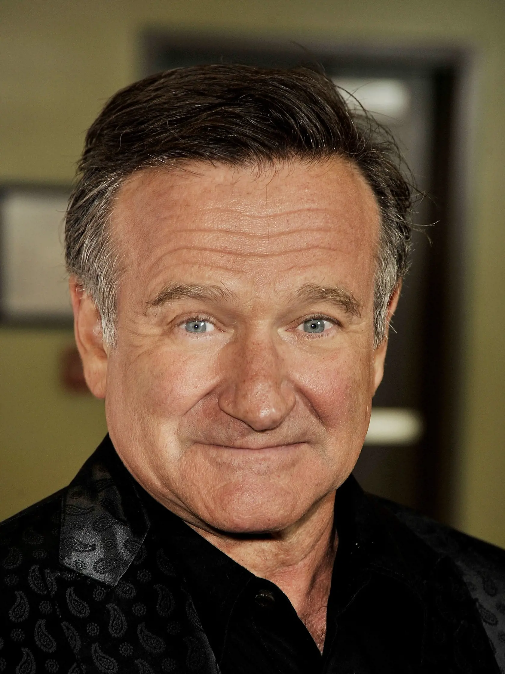 Robin Williams bol jedným z najlepších komediálnych hercov v histórii. Filmy ako Mrs. Doubtfire, Good Morning Vietnam a Aladdin vyvolali smiech miliónov ľudí na celom svete a vyniesli mu dve nominácie na Oscara. Vnútornému boju však nepomohol ani smiech, ktorý fanúšikom poskytol.
