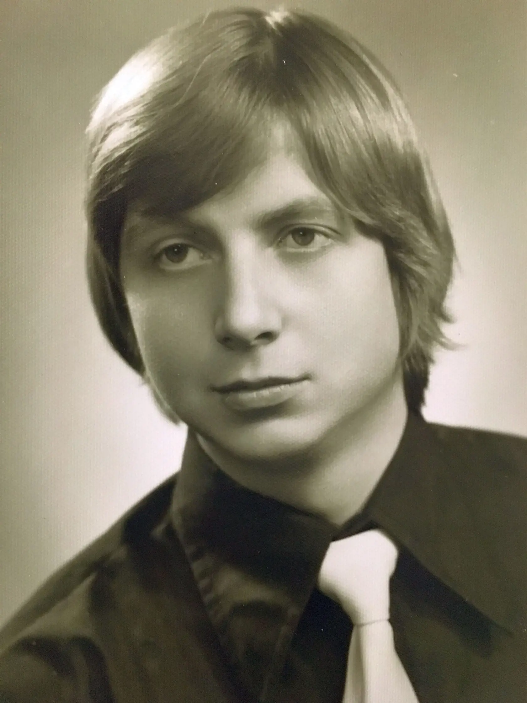 To je on - Štefan Harabin z maturitného tabla z roku 1976.