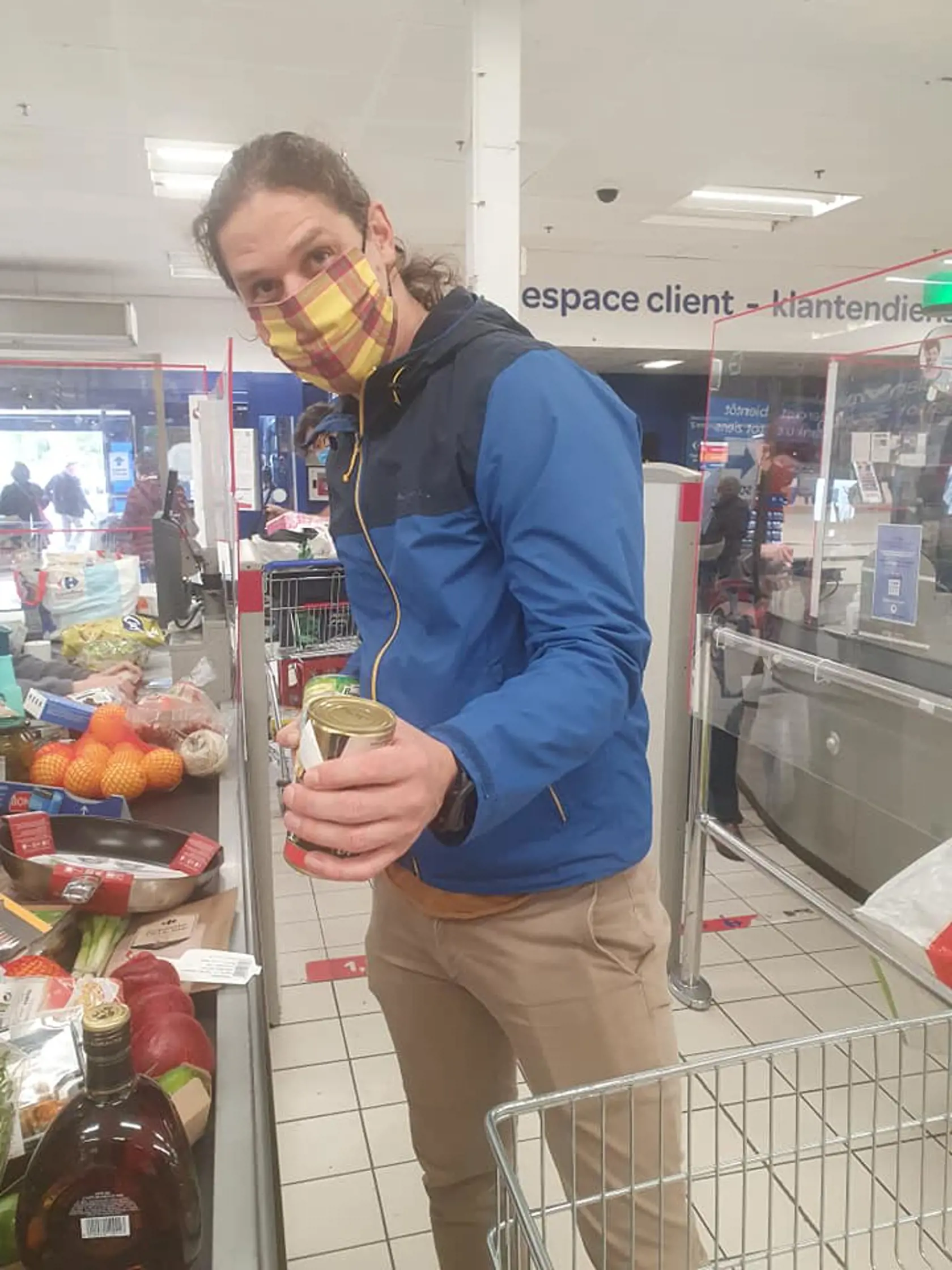 Lucia Ďuriš Nicholsonová sa s manželom pri domácich prácach striedajú.