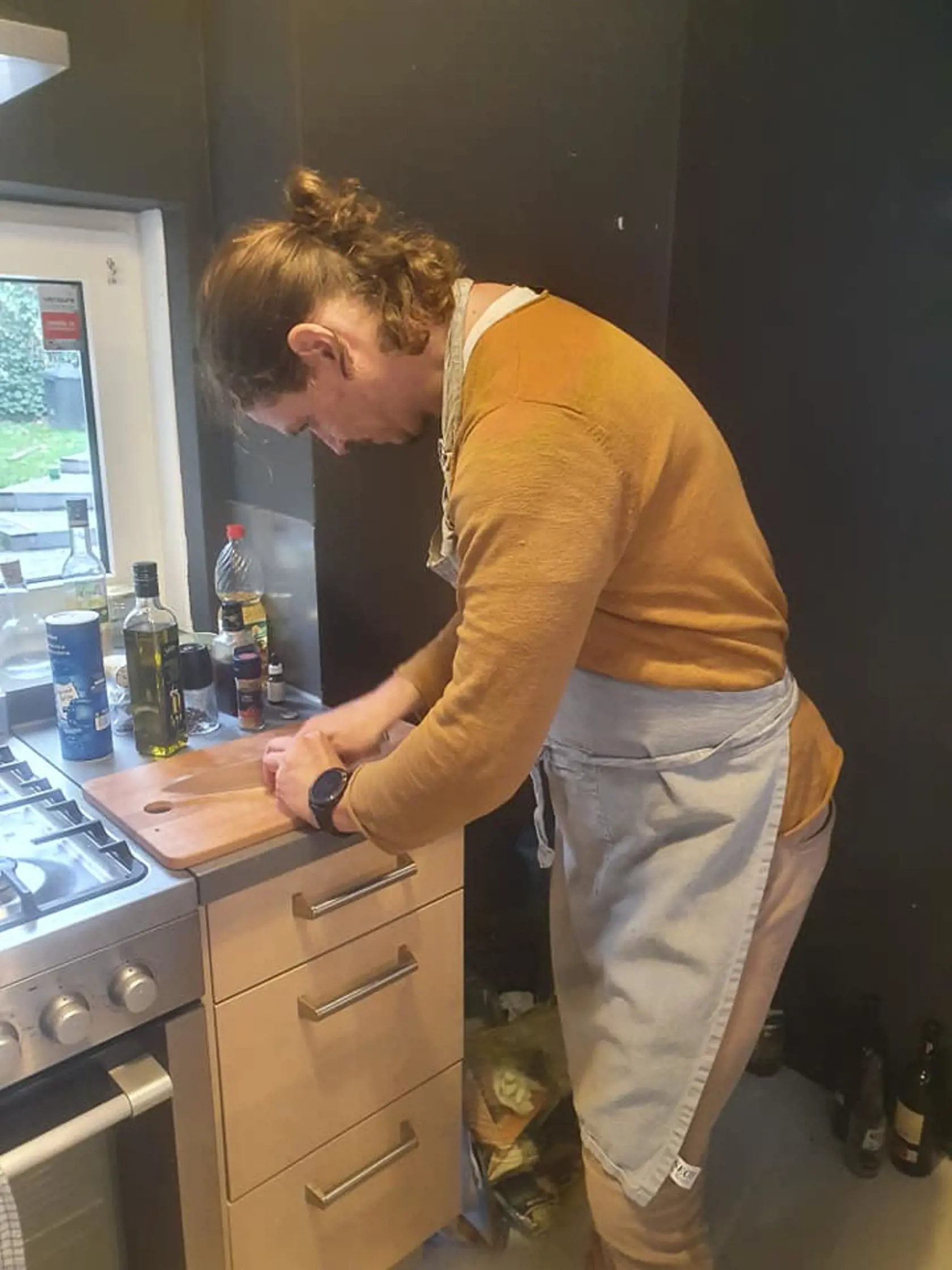Lucia Ďuriš Nicholsonová sa s manželom pri domácich prácach striedajú.