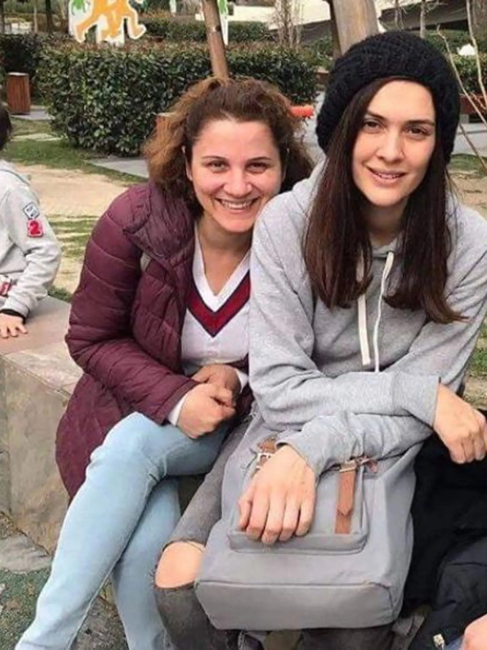 Pristane jej to! Šeherezáda (vpravo) vyzerá perfektne aj v teplákovej bunde a roztrhaných nohaviciach.