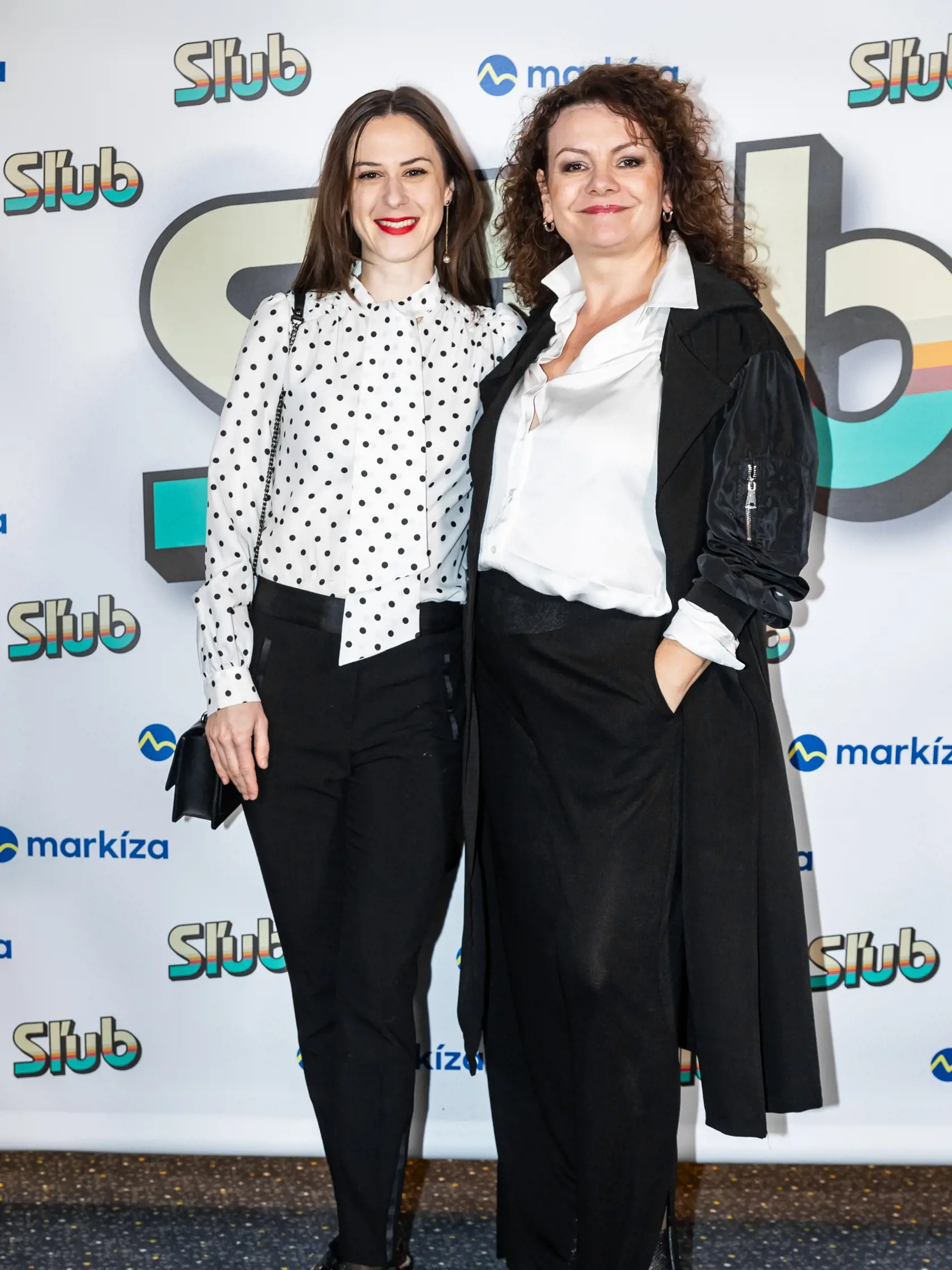 Premiéra denného televízneho seriálu “SĽUB” v Bratislave. Na snímka Anna Jakab Rakovská a Anikó Vargová.