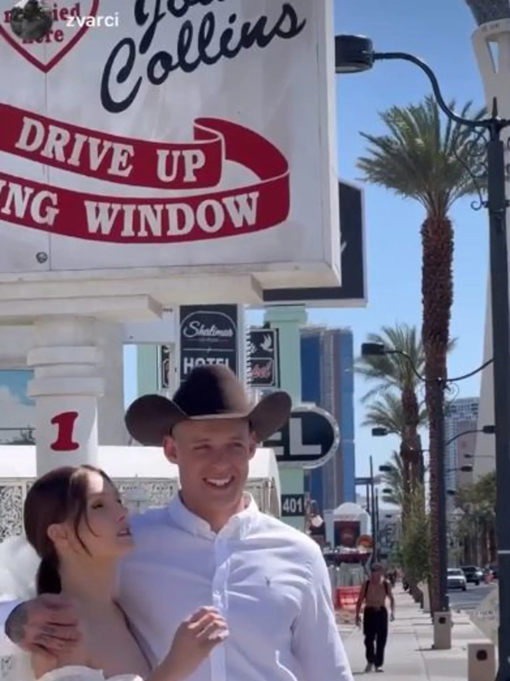 Herec Krištof Králik a modelka Petra Mácová si svoje áno povedali rovno v Las Vegas. Gratulujeme!