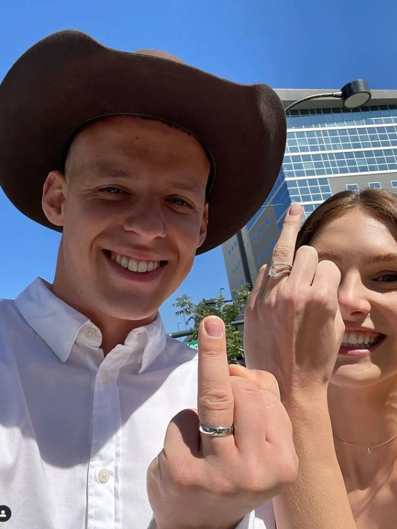 Herec Krištof Králik a modelka Petra Mácová si svoje áno povedali rovno v Las Vegas. Gratulujeme!