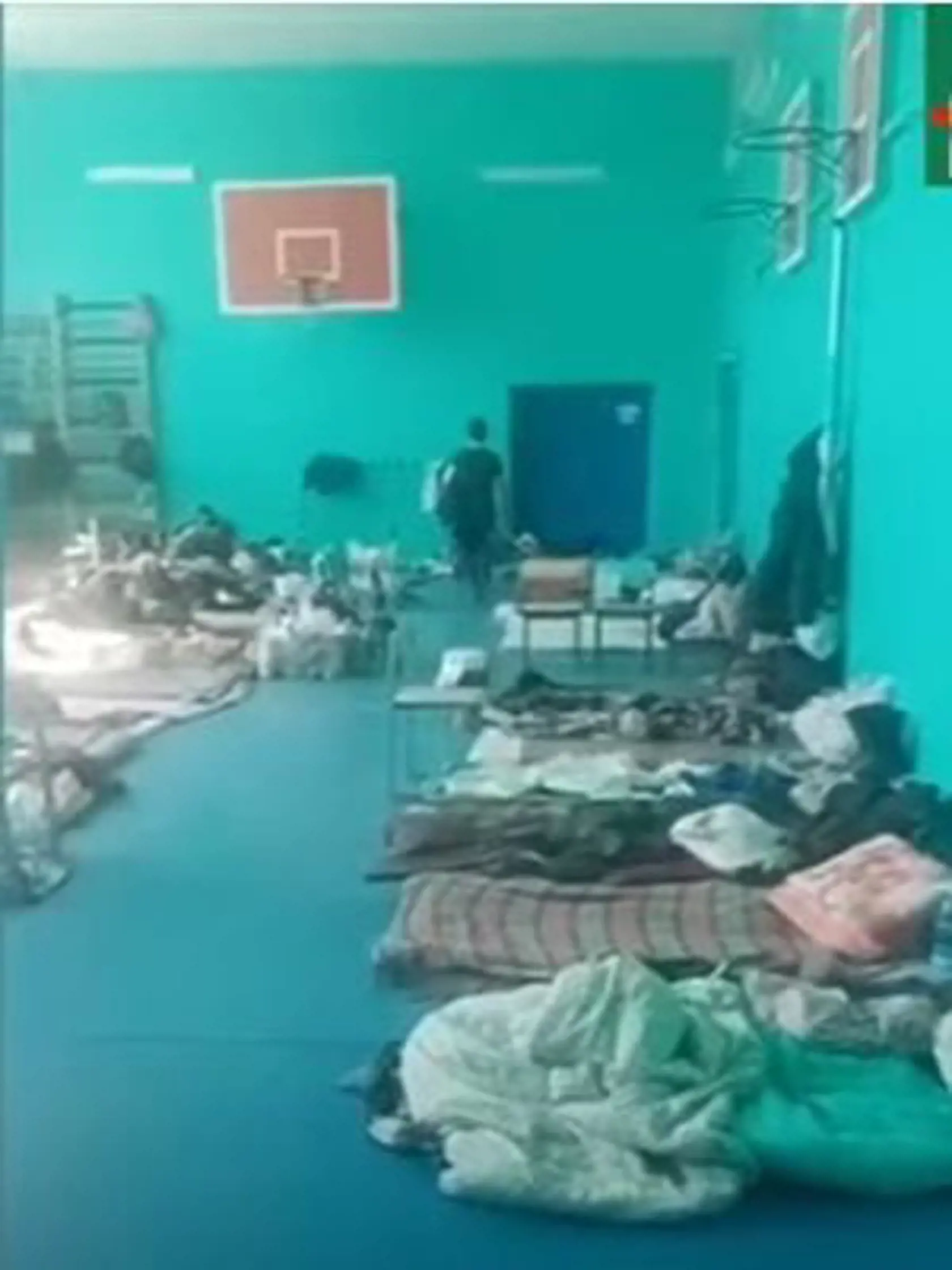 Obozrevatel zverejnil video z filtračného tábora na Donbase v budove školy, je to prirovnané ku getu. Údajne im bola odmietnutá lekárska pomoc alebo primeraná starostlivosť a bol potvrdený minimálne jeden prípad tuberkulózy.