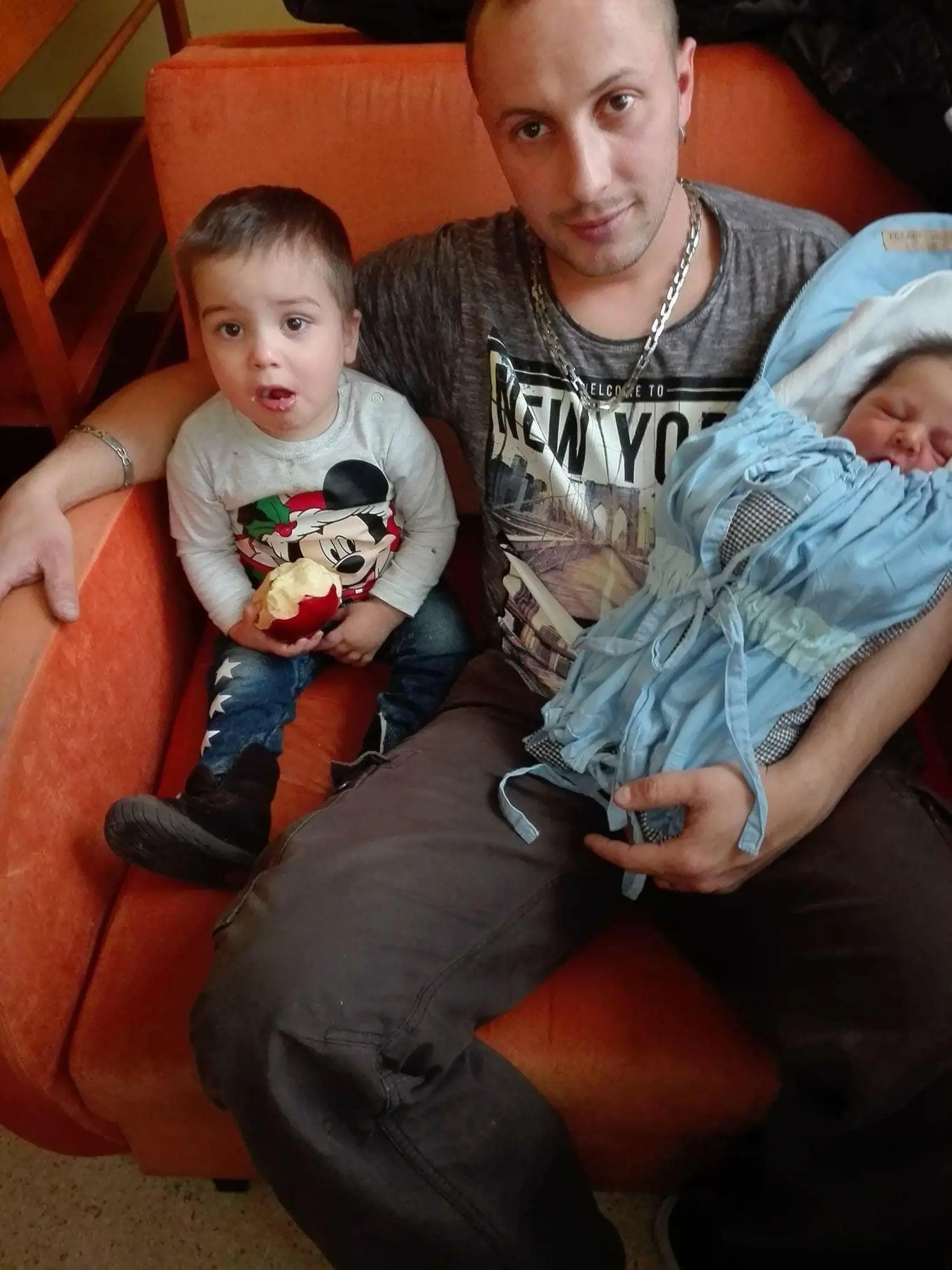 Ivan so svojim dvomi synmi v čase, keď bol ešte zdravý a šťastne ženatý.