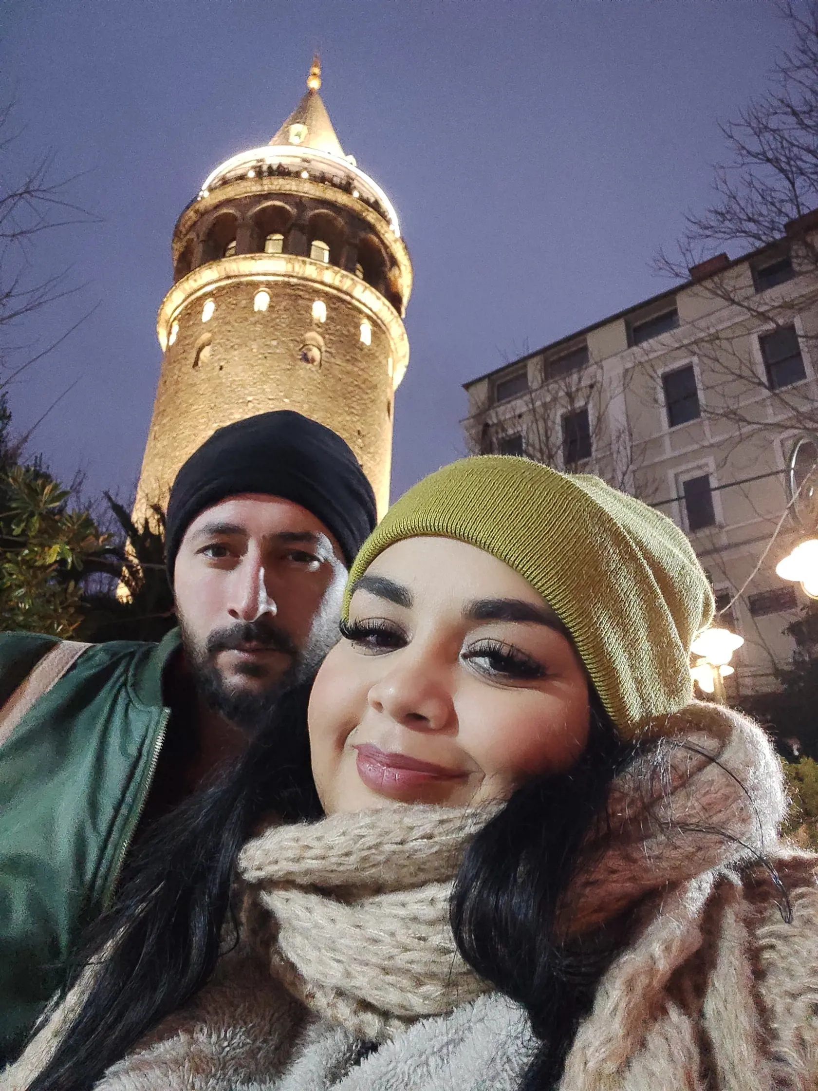 Janka so svojim terajším tureckým manželom Özgürom (32). Napriek tomu svojmu exmanželovi pomáhala aj spolu s manželom.