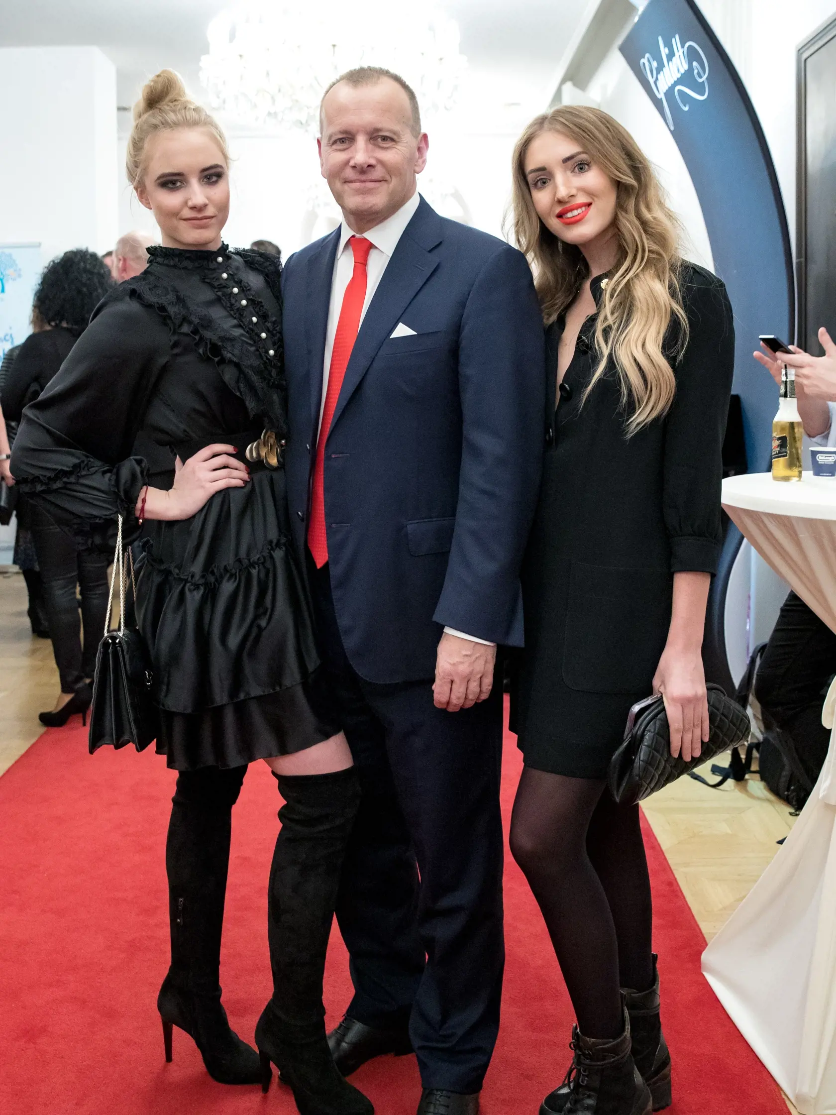Politik Boris Kollár s Vanessou Krištúfkovou (vpravo) a s Alexandrou Horňákovou.