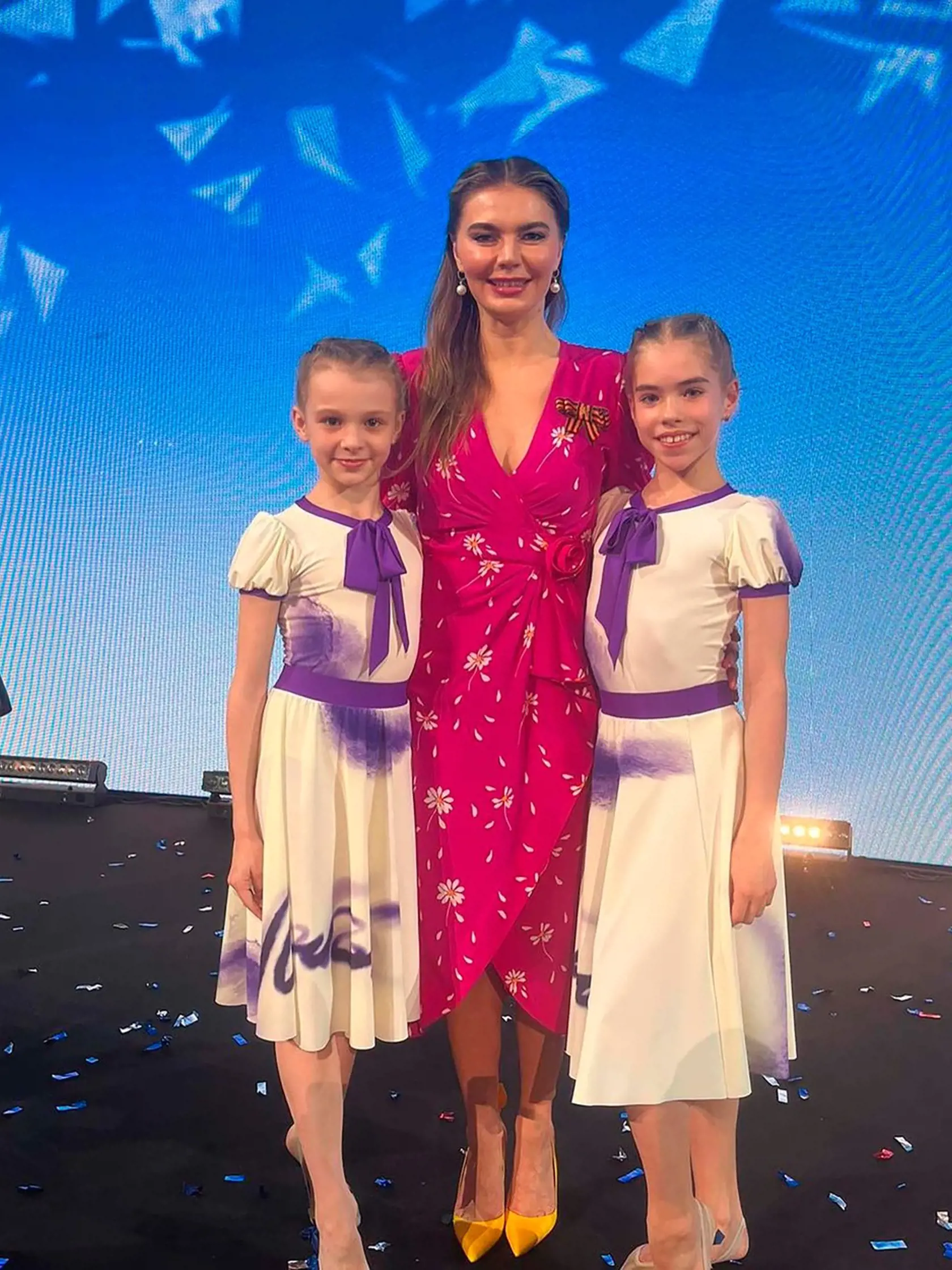 Alina Kabaeva je vraj v súkromí veľmi príjemná žena, ktorú deti milujú.