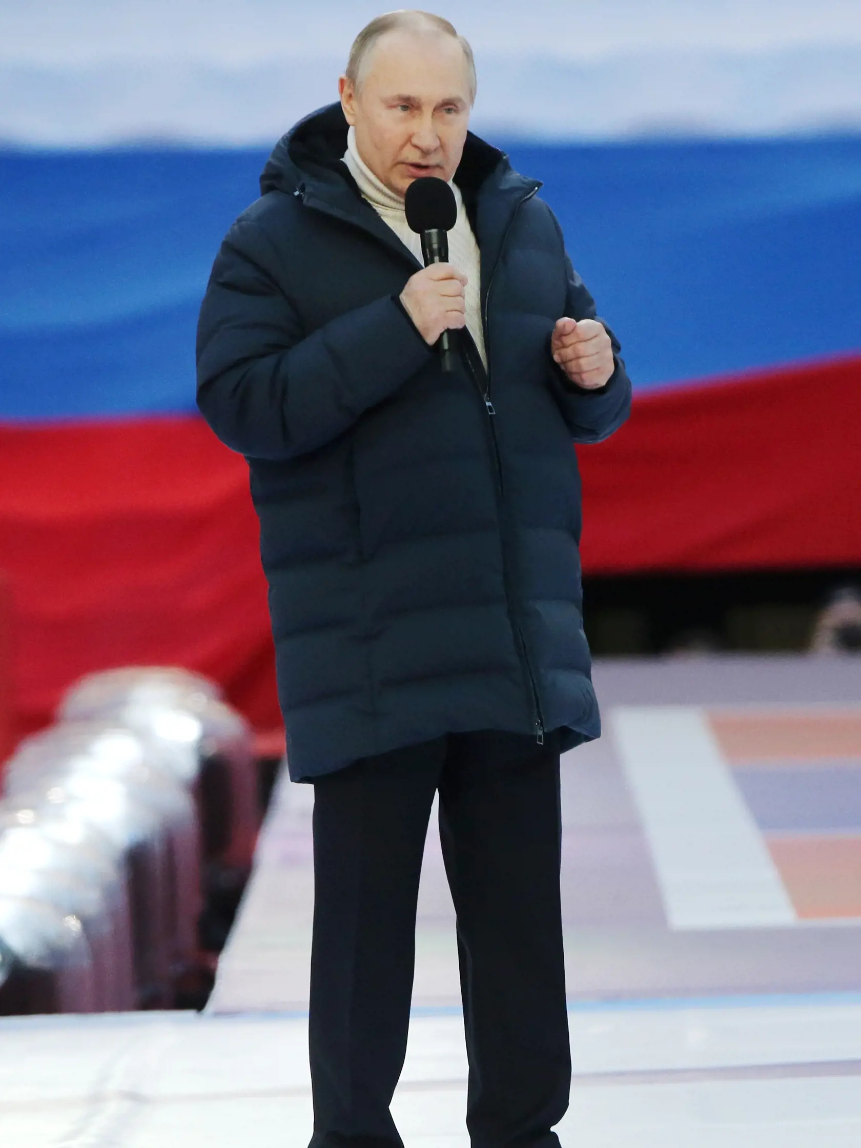 V súvislosti s vojnou na susednej Ukrajine Putin v prejave ďalej vyhlásil: "Vieme, čo máme robiť ďalej... definitívne zrealizujeme všetky naše plány."