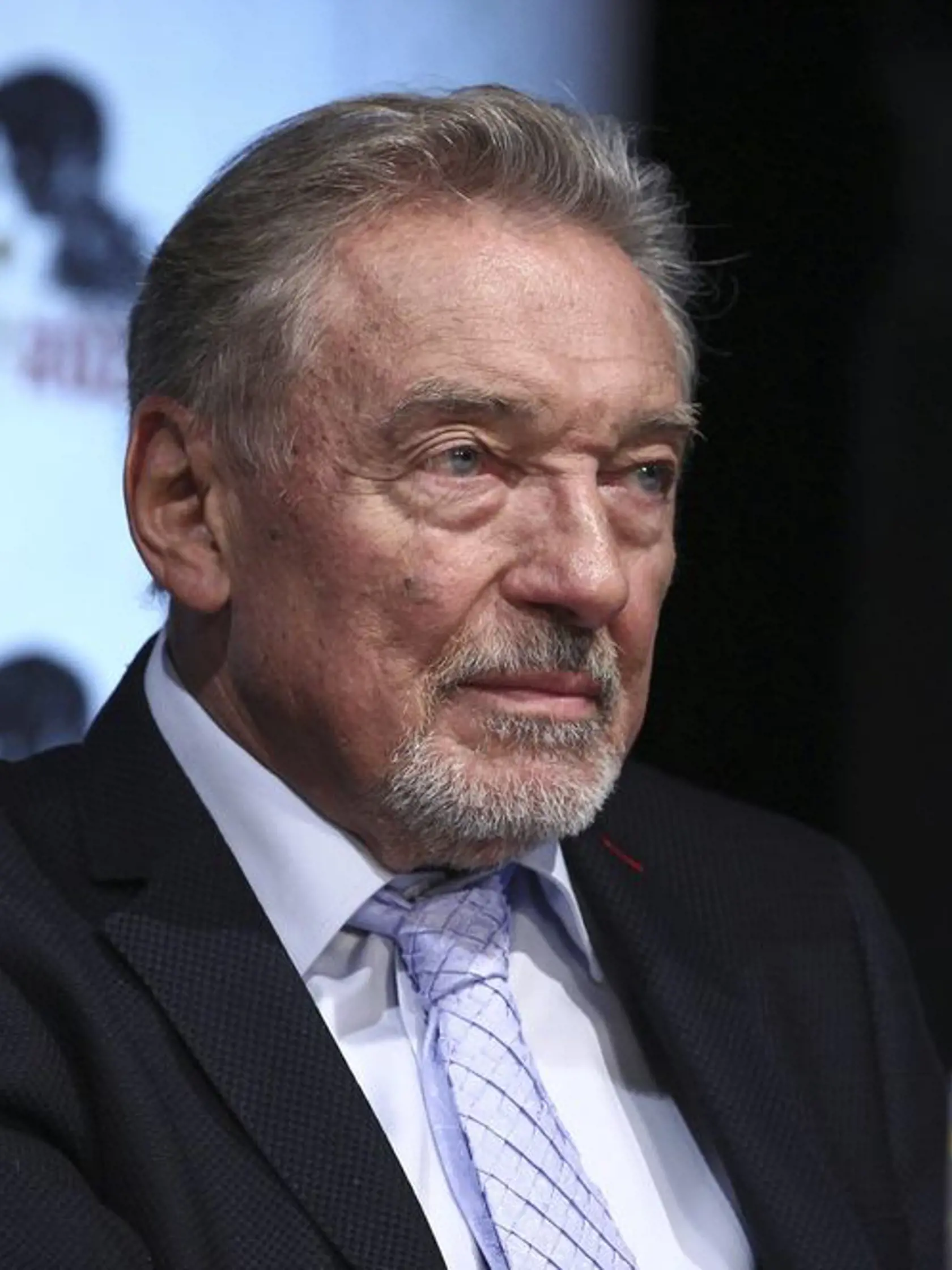 Karel Gott. Raci sú tí, čo menia dom na domov.


