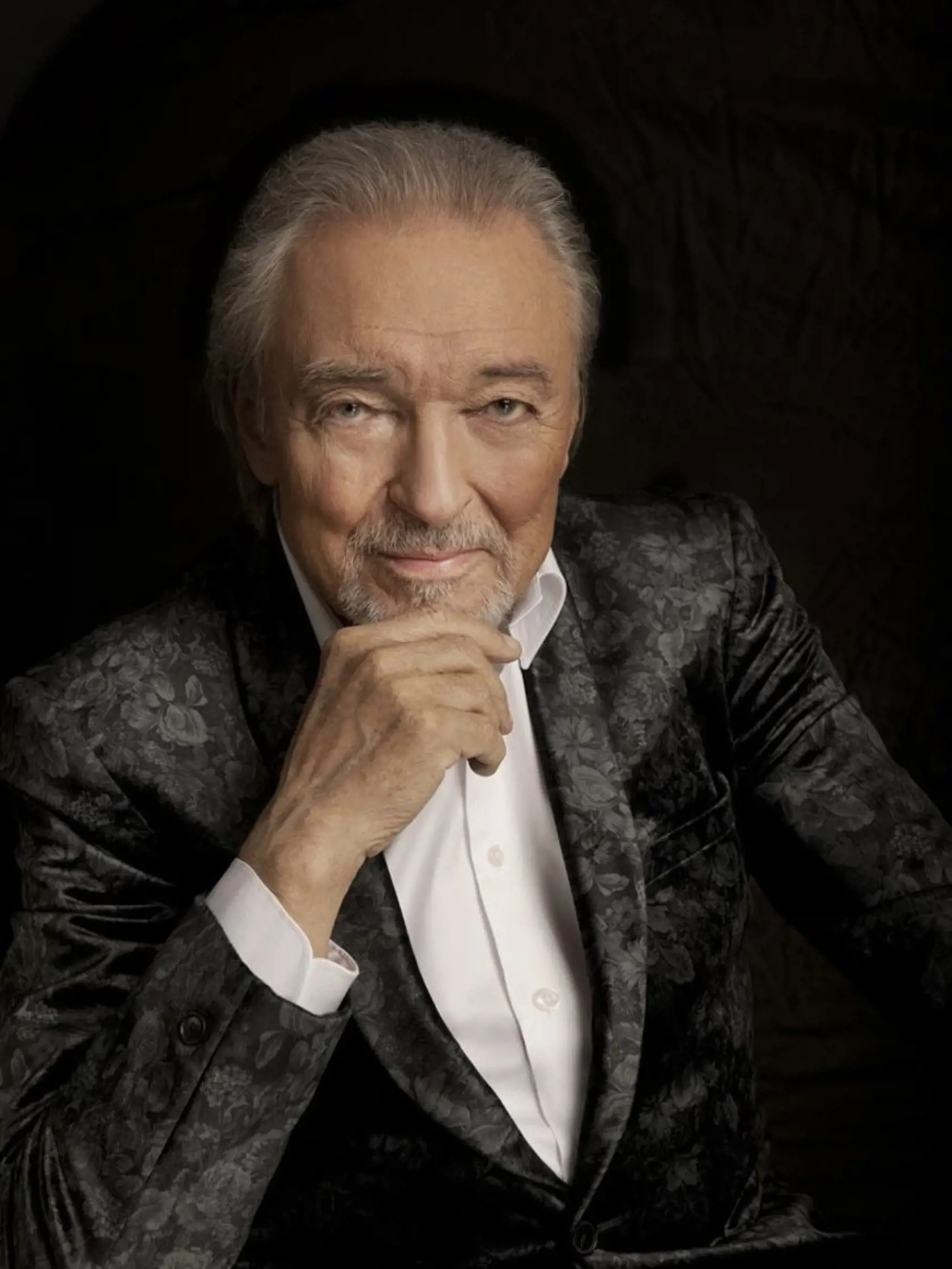 Dátum 1. október 2019 bol rozhodne tým najsmutnejším v roku pre milióny ľudí. Krátko pred polnocou nás totiž navždy opustil maestro Karel Gott († 80).