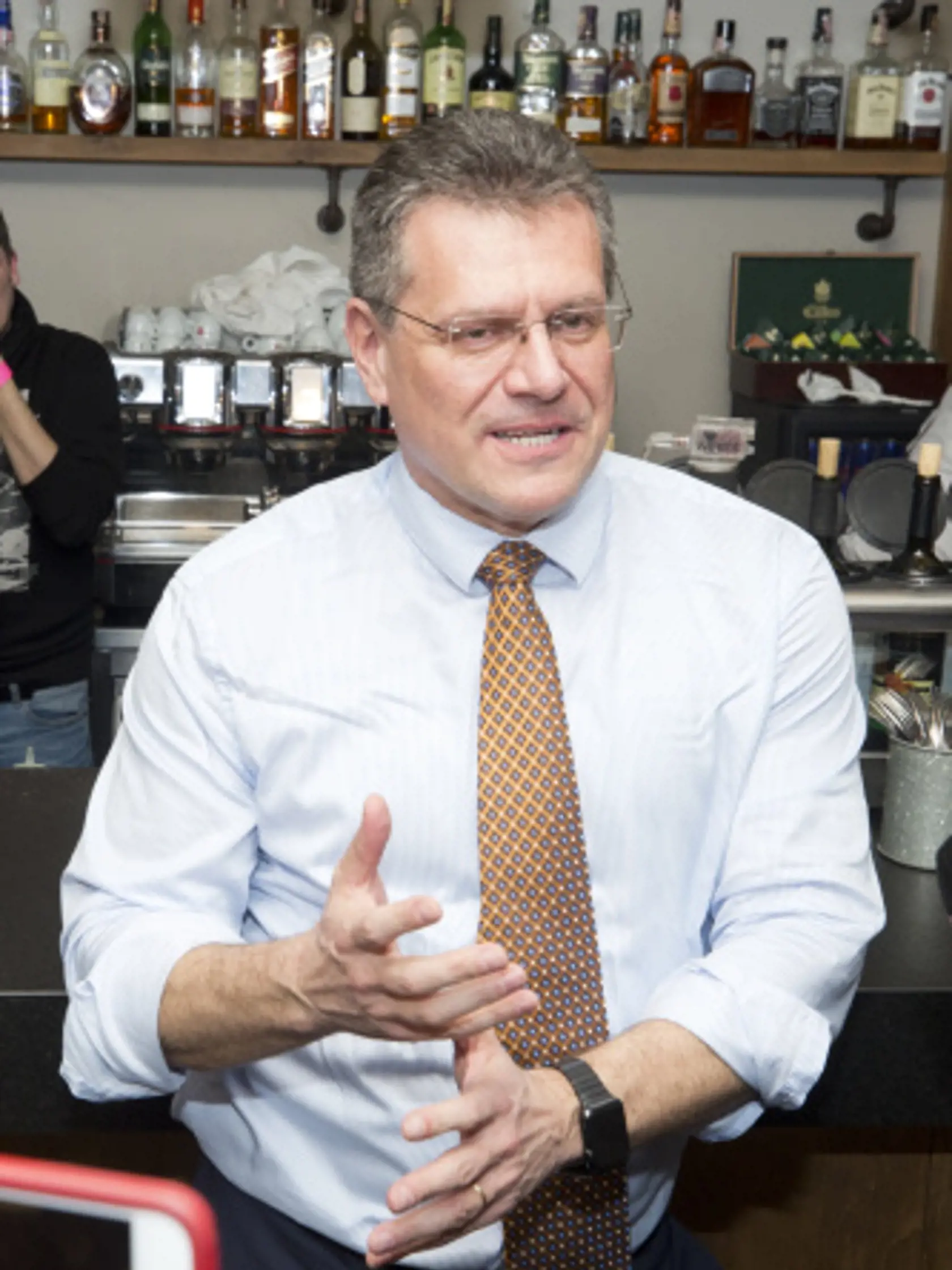 Do druhého kola prezidentských volieb sa prebojoval aj Maroš Šefčovič.