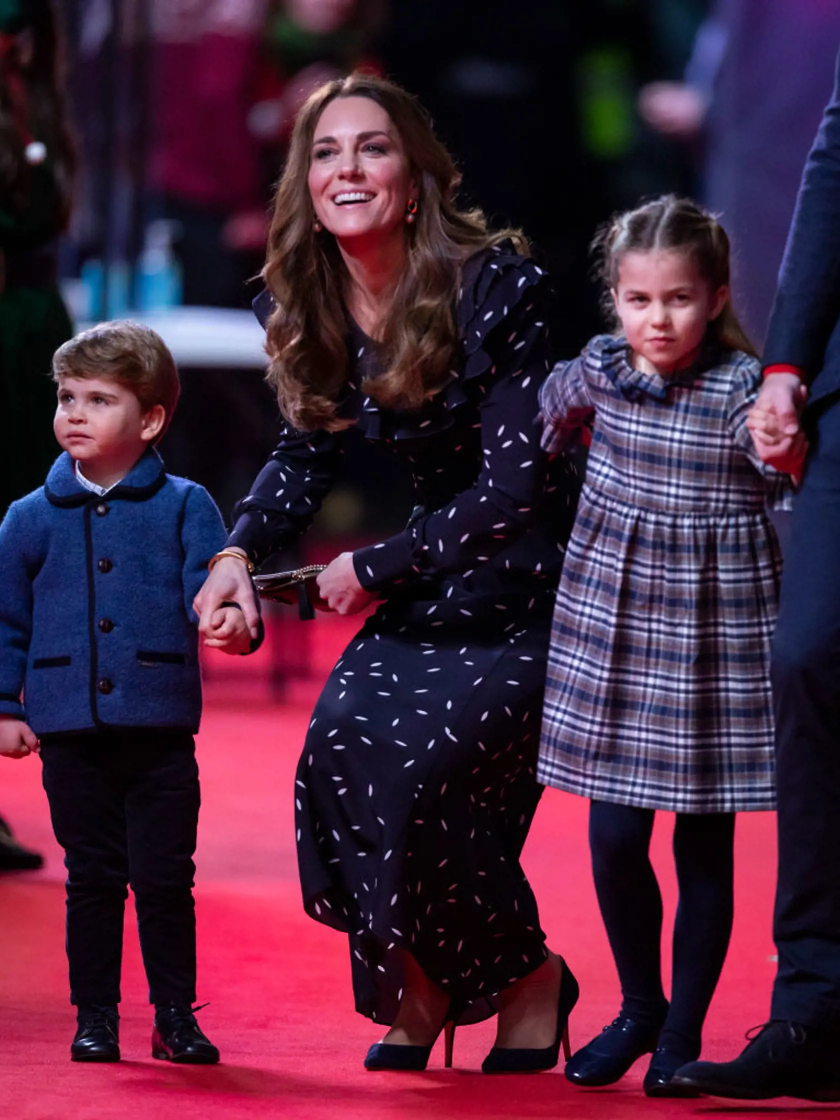 Princ Louis a princezná Charlotte s Kate.