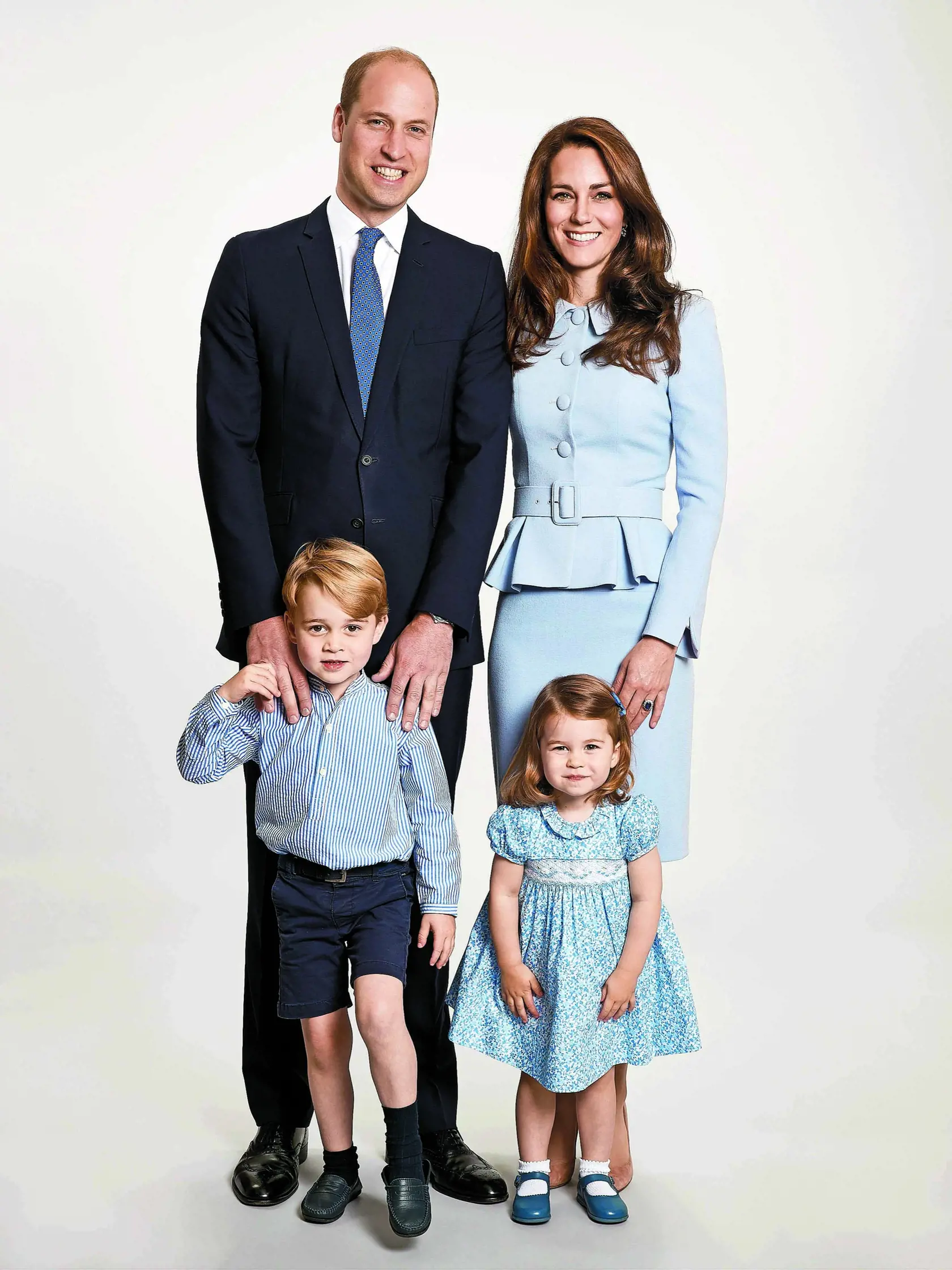 An undated handout picture released by Kensington Palace on December 18, 2017 shows Britain's Prince William (top L), Duke of Cambridge, Britain's Catherine (top R), Duchess of Cambridge, and their children Prince George of Cambridge (bottom L) and Princess Charlotte of Cambridge (bottom R) posing for a family photograph that was used on the Duke and Duchess of Cambridge's 2017 Christmas card., Image: 358145391, License: Rights-managed, Restrictions: RESTRICTED TO EDITORIAL USE - MANDATORY CREDI