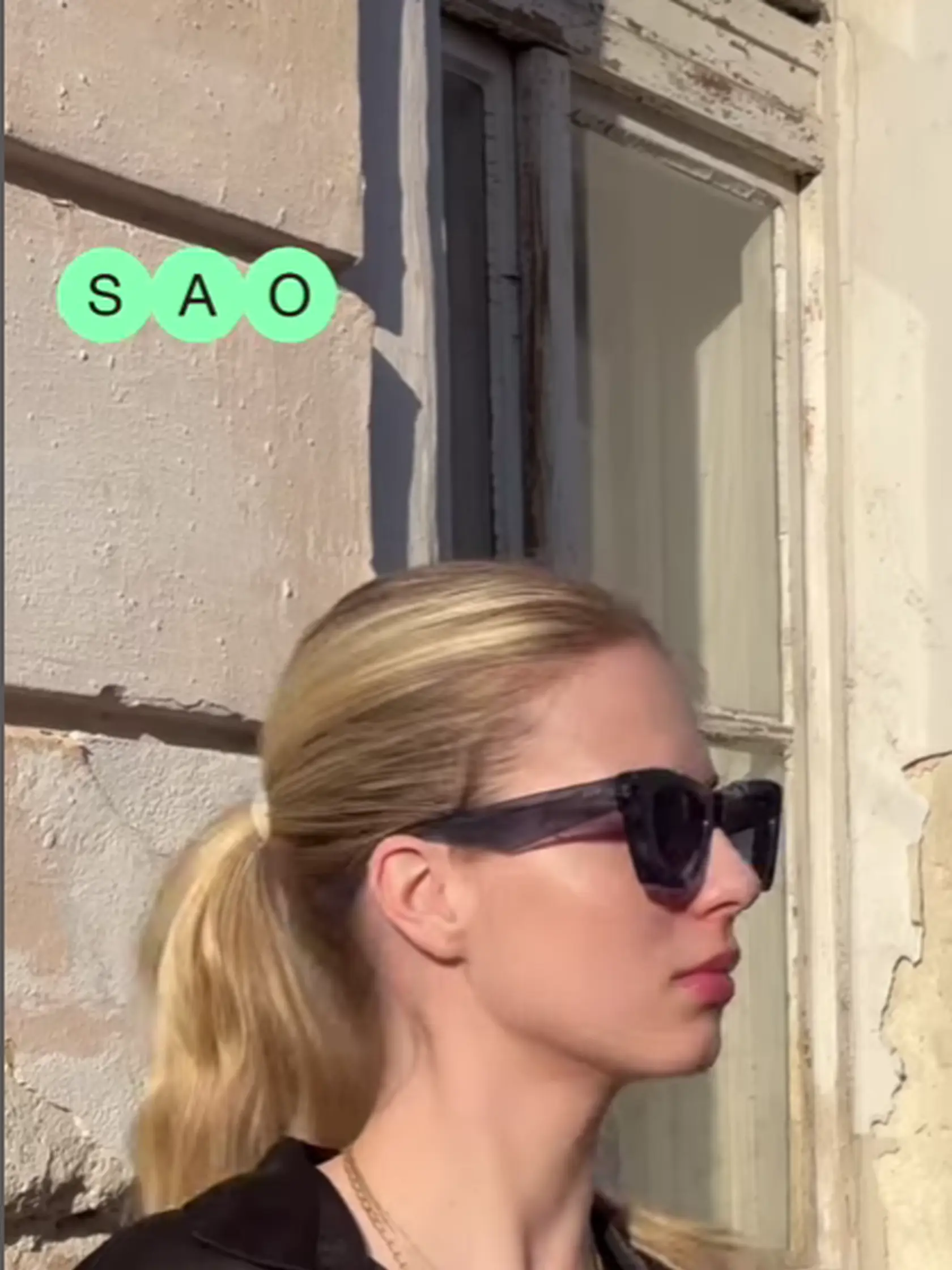 Emma sa zamestnala v novootvorenej optike v Bratislave.  „Áno, brigádujem tam teraz. Minulý rok som sa rozhodla dať si ,gap year‘ (prerušený rok, tiež známy ako sabatický rok, je obdobie, keď si študenti dajú prestávku v štúdiu, pozn. red.), tento rok sa hlásim na vysokú školu. Takže dovtedy som okrem prípravy na školu chcela aj niekde pracovať,“ odvetila pre PLUS 7 DNÍ Emma.
