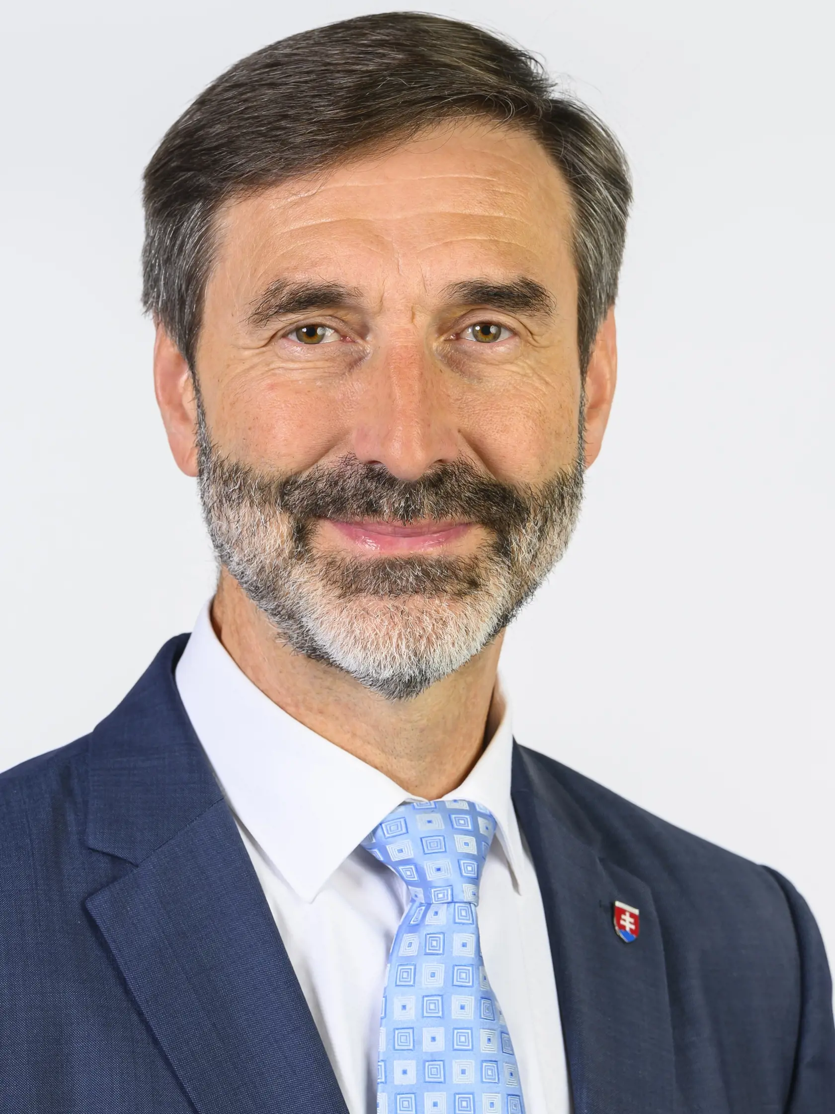 Na ateliérovej snímke minister zahraničných vecí a európskych záležitostí (MZVEZ) Juraj Blanár (SMER-SD) v Bratislave 10. októbra 2024. FOTO TASR - Michal Svítok

