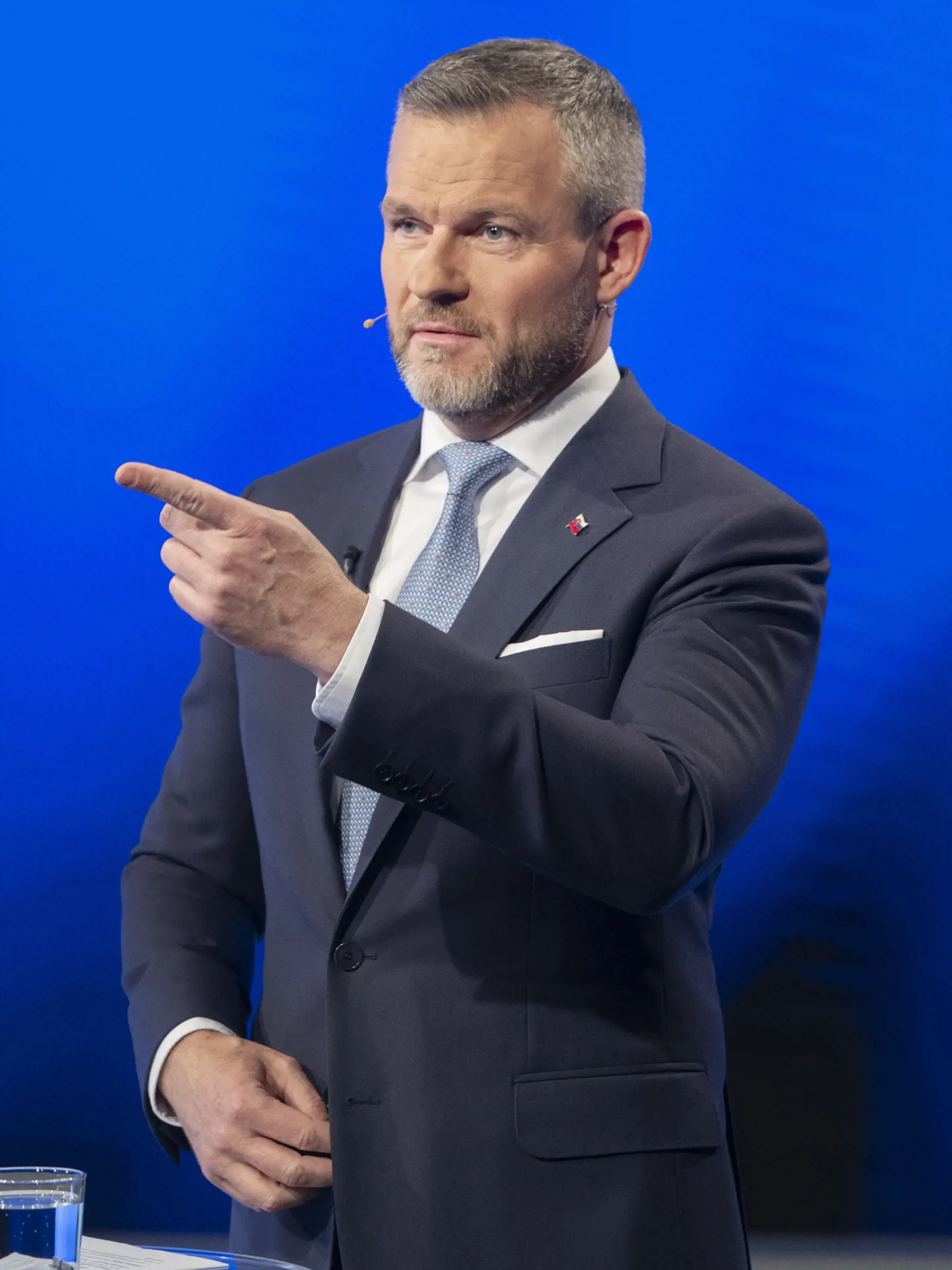 Na snímke prezidentský kandidát Peter Pellegrini pred začiatkom poslednej diskusie pred 2. kolom volieb v budove RTVS v stredu 3. apríla 2024 v Bratislave. FOTO TASR - Martin Baumann