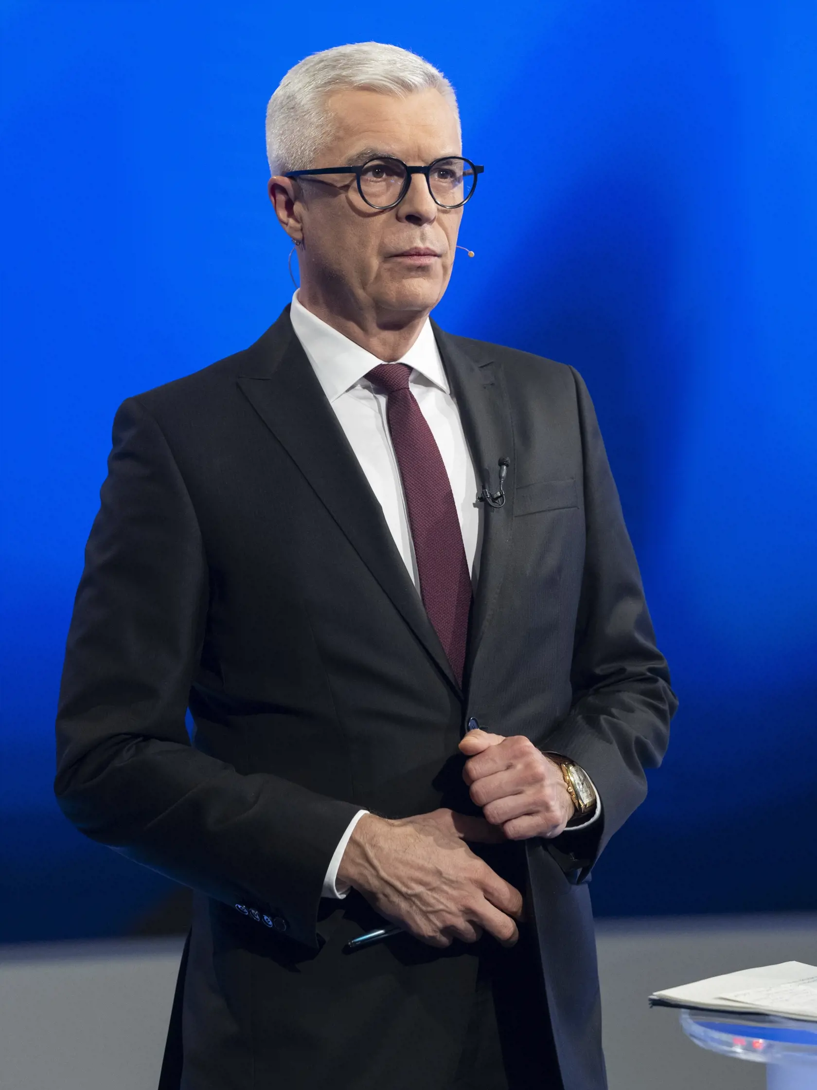 Na snímke prezidentský kandidát Ivan Korčok pred začiatkom poslednej diskusie pred 2. kolom volieb v budove RTVS v stredu 3. apríla 2024 v Bratislave. FOTO TASR - Martin Baumann