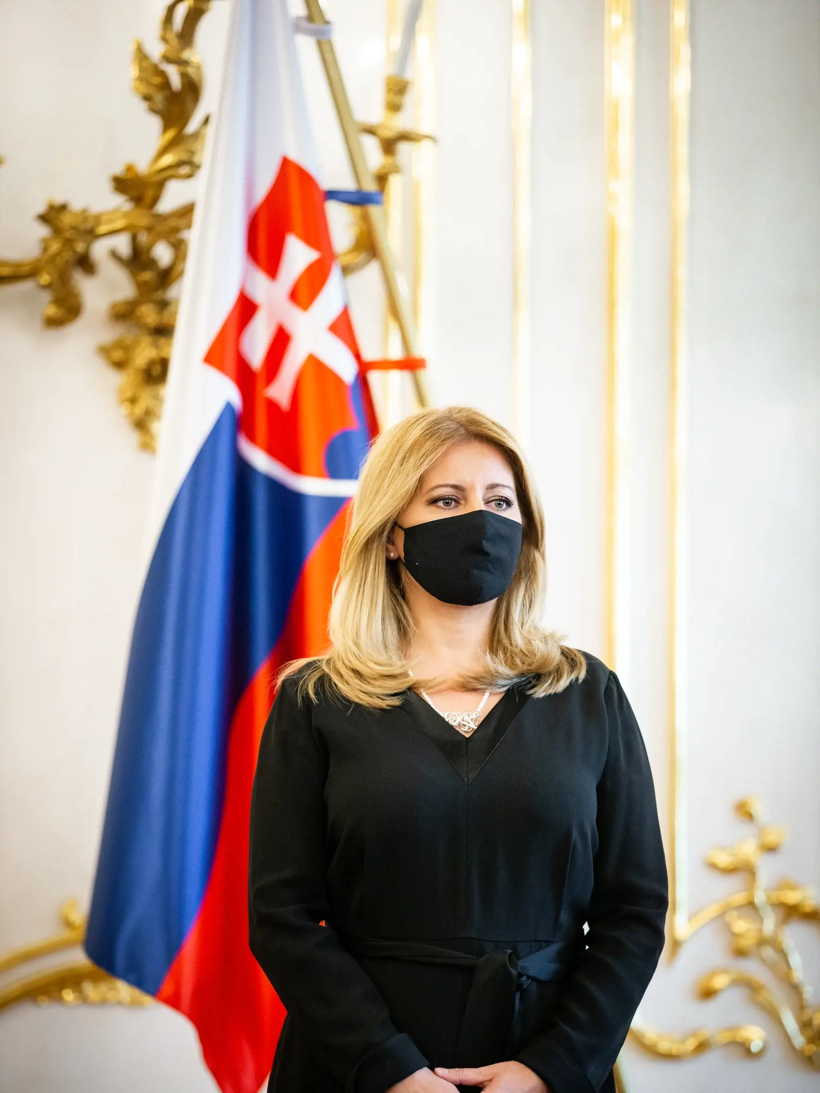 Prezidentka Zuzana Čaputová prijala ministerku spravodlivosti SR Máriu Kolíkovú, prvú viceprezidentku Policajného zboru SR Janu Maškarovú a riaditeľku nitrianskej neziskovej organizácie Centrum Slniečko Marianu Kováčovú. Témou stretnutia boli plánované legislatívne zmeny, ktoré by mali pomôcť týraným ženám.