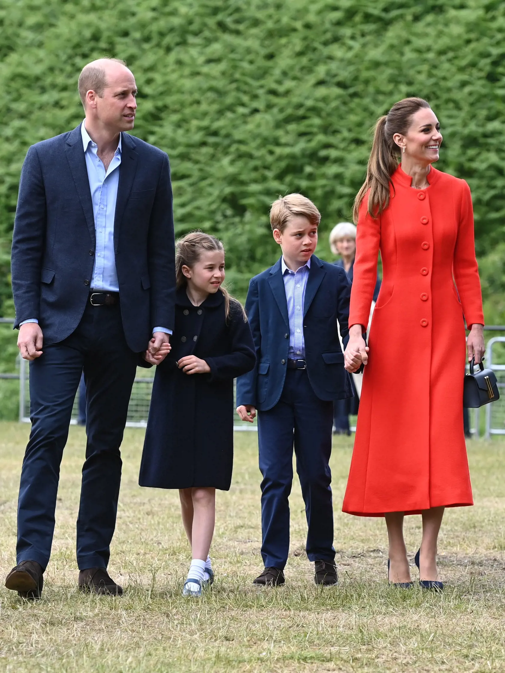 Princezná Charlotte a princ George počas svojho prvého oficiálneho podujatia mimo Londýna v Cardiffe.