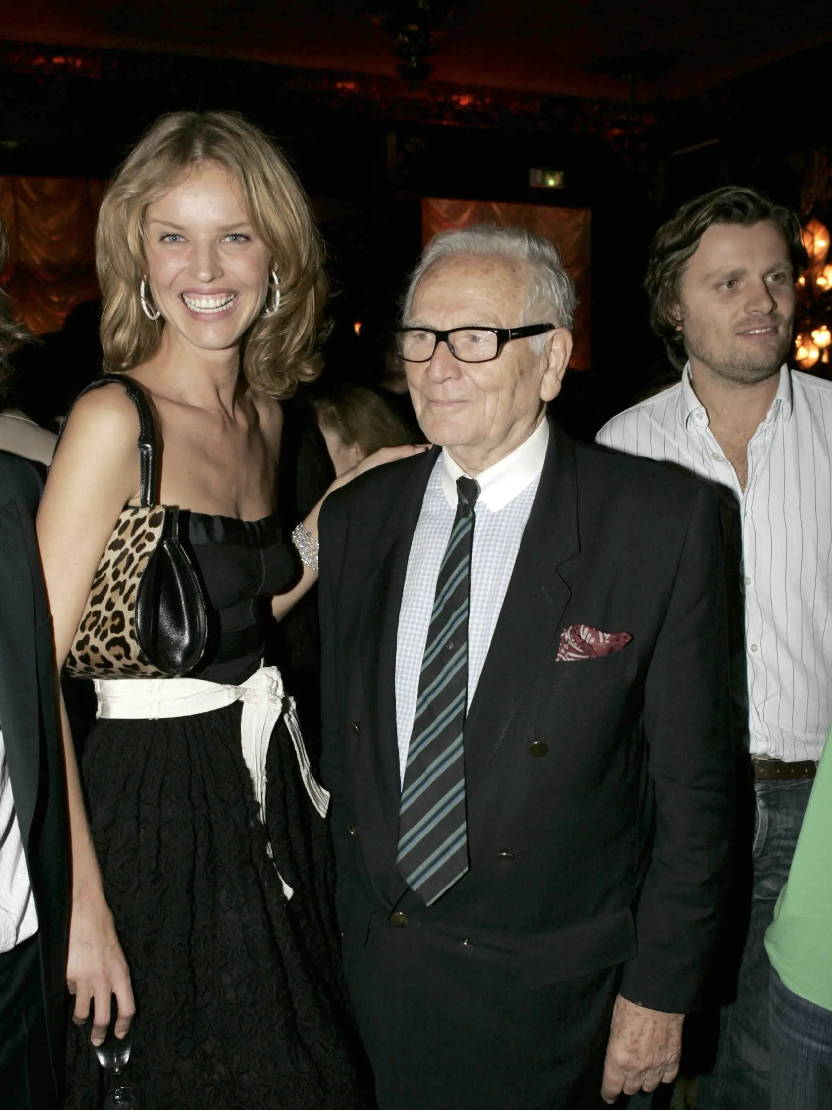 Česká modelka Eva Herzigová a návrhár Pierre Cardin