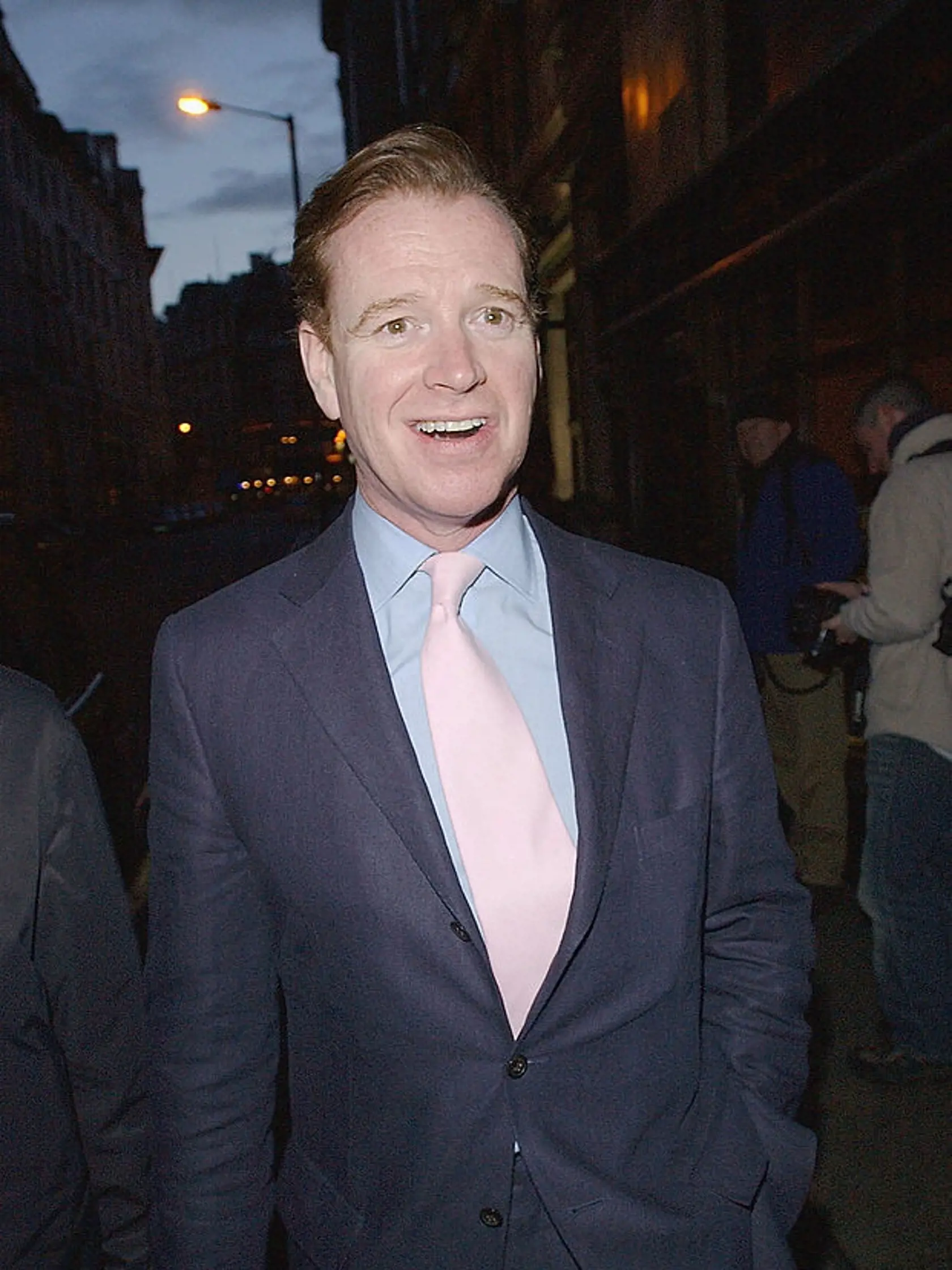 James Hewitt bol milencom princeznej Diany. Pre ryšavé vlasym sa roky šíri fáma, že je otcom princa Harryho, hoci aj on sám to odmietol.