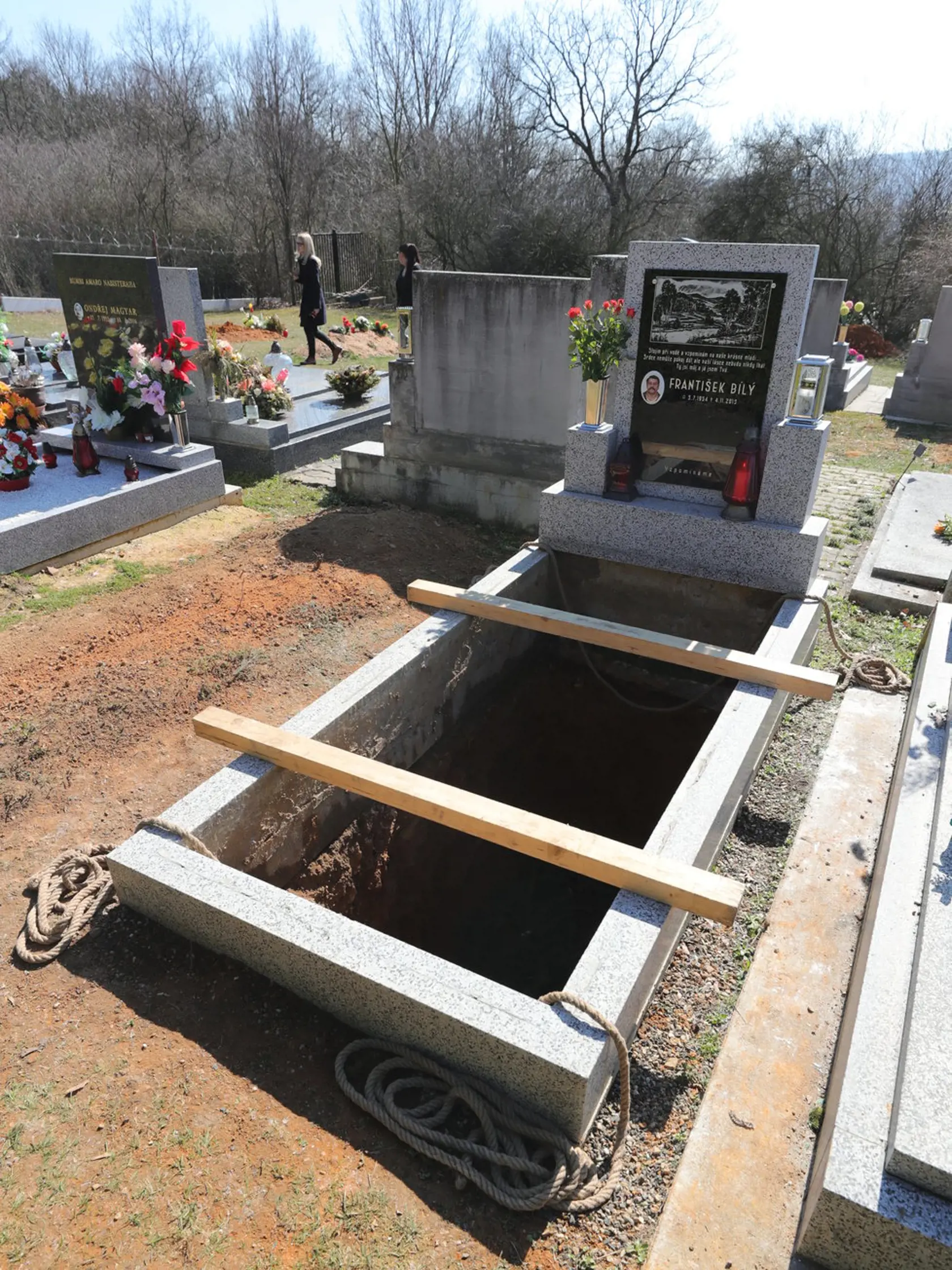 Hrob zosnulej speváčky Věry Bílej (†64).