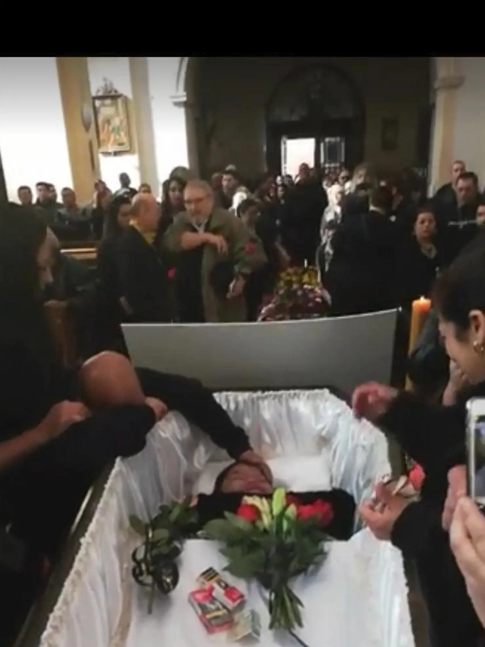 Zábery z poslednej rozlúčky so speváčkou Věrou Bílou.