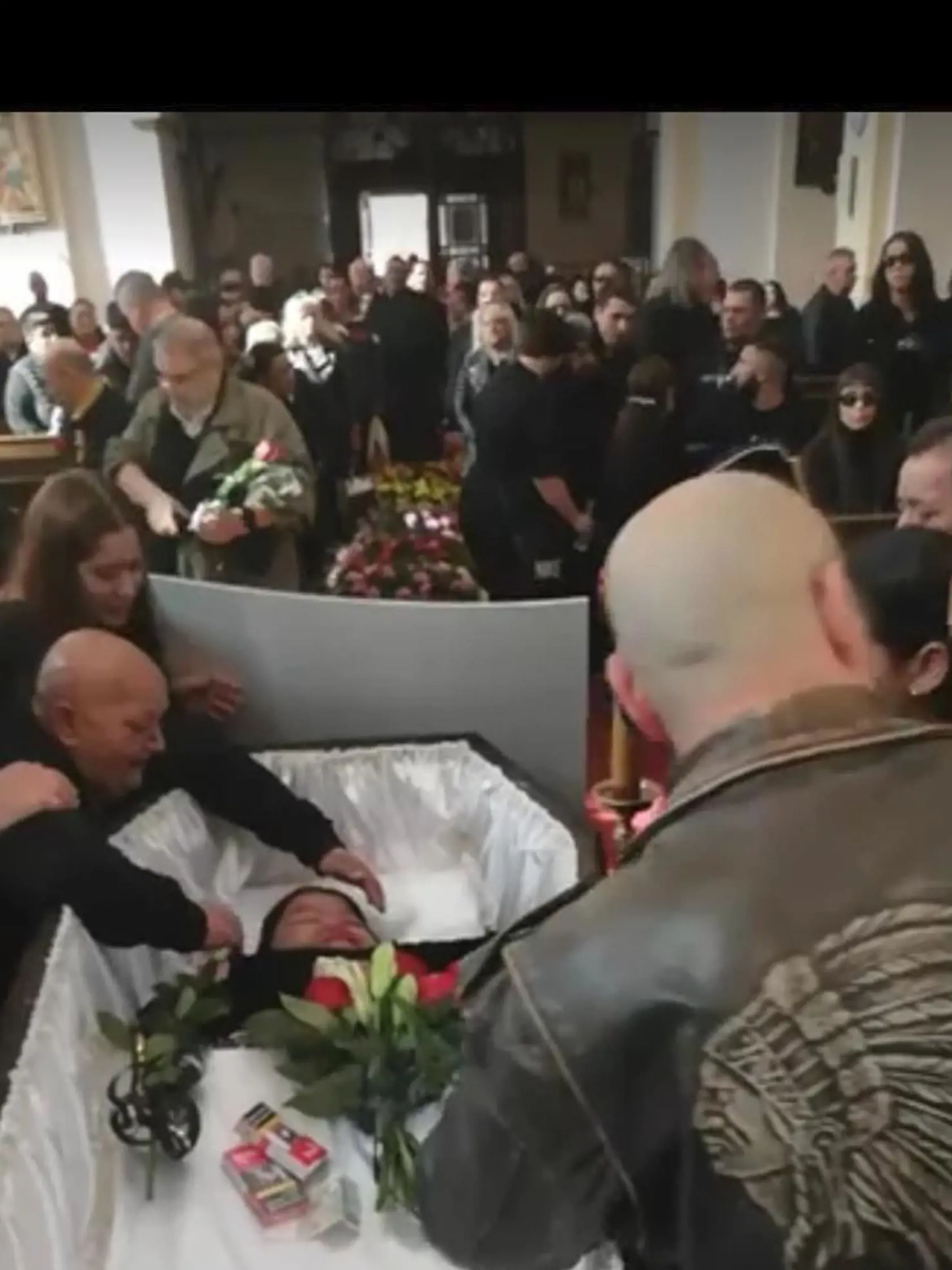 Zábery z poslednej rozlúčky so speváčkou Věrou Bílou.