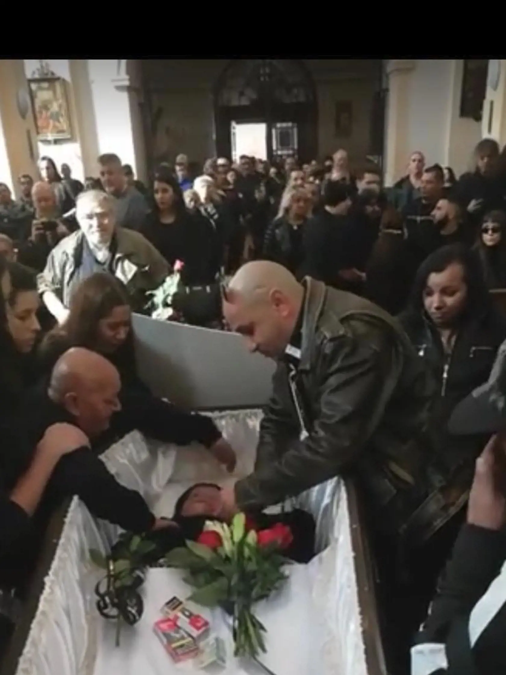 Zábery z poslednej rozlúčky so speváčkou Věrou Bílou.