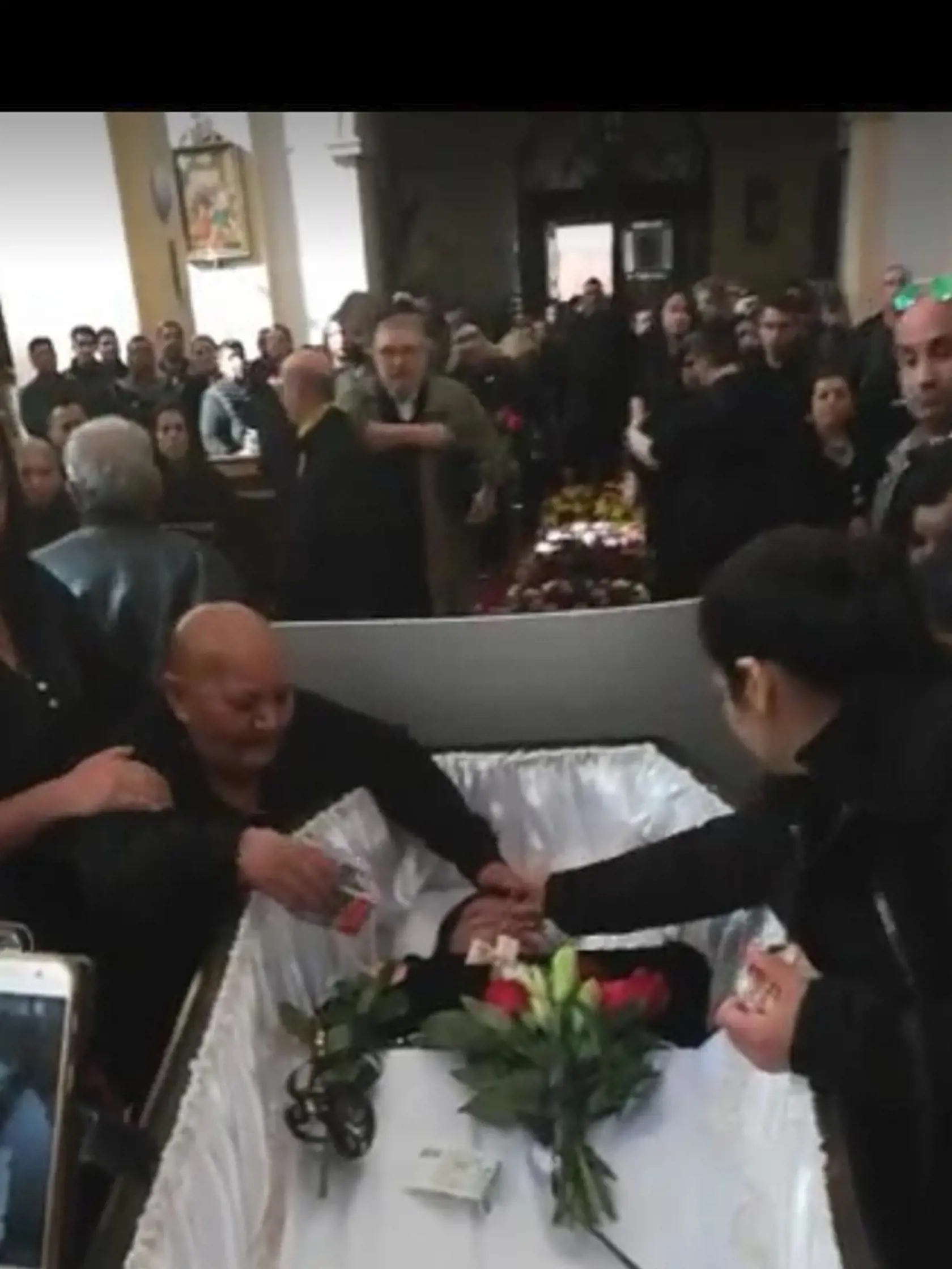 Zábery z poslednej rozlúčky so speváčkou Věrou Bílou.