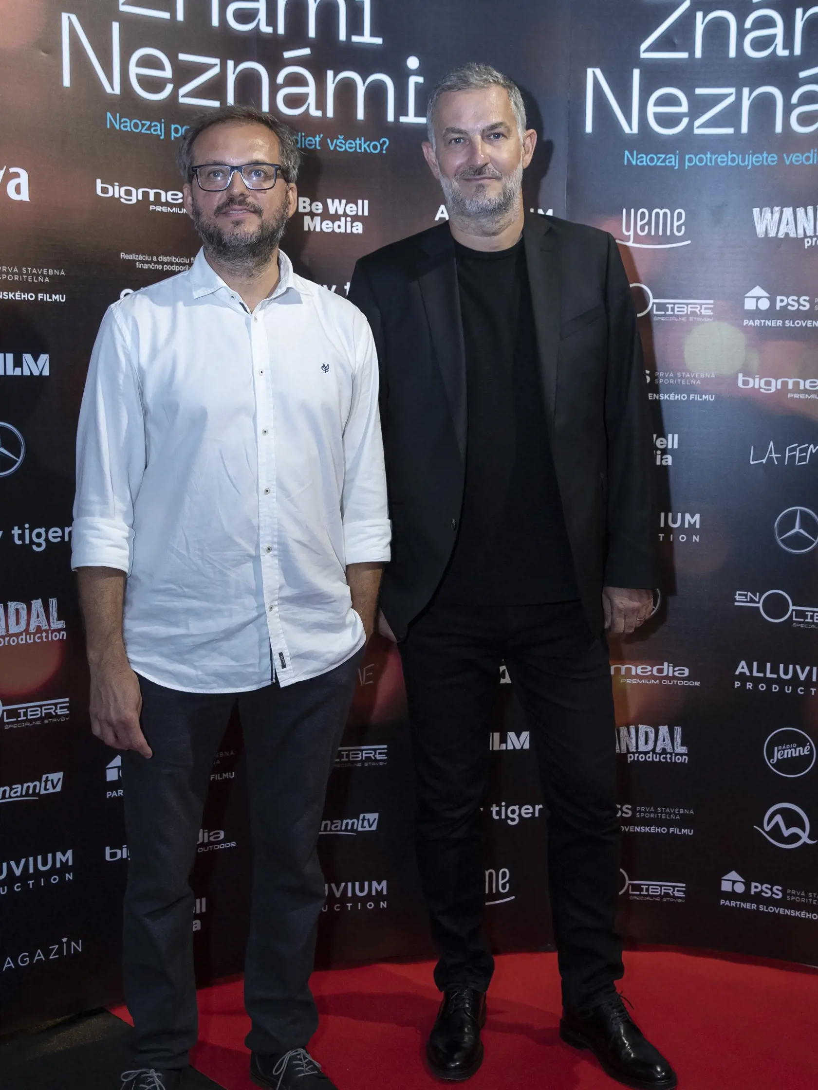 Premiéra filmu Známi Neznámi v bratislavskom Bory Mall. Na snímke vpravo je Martin Žúži.