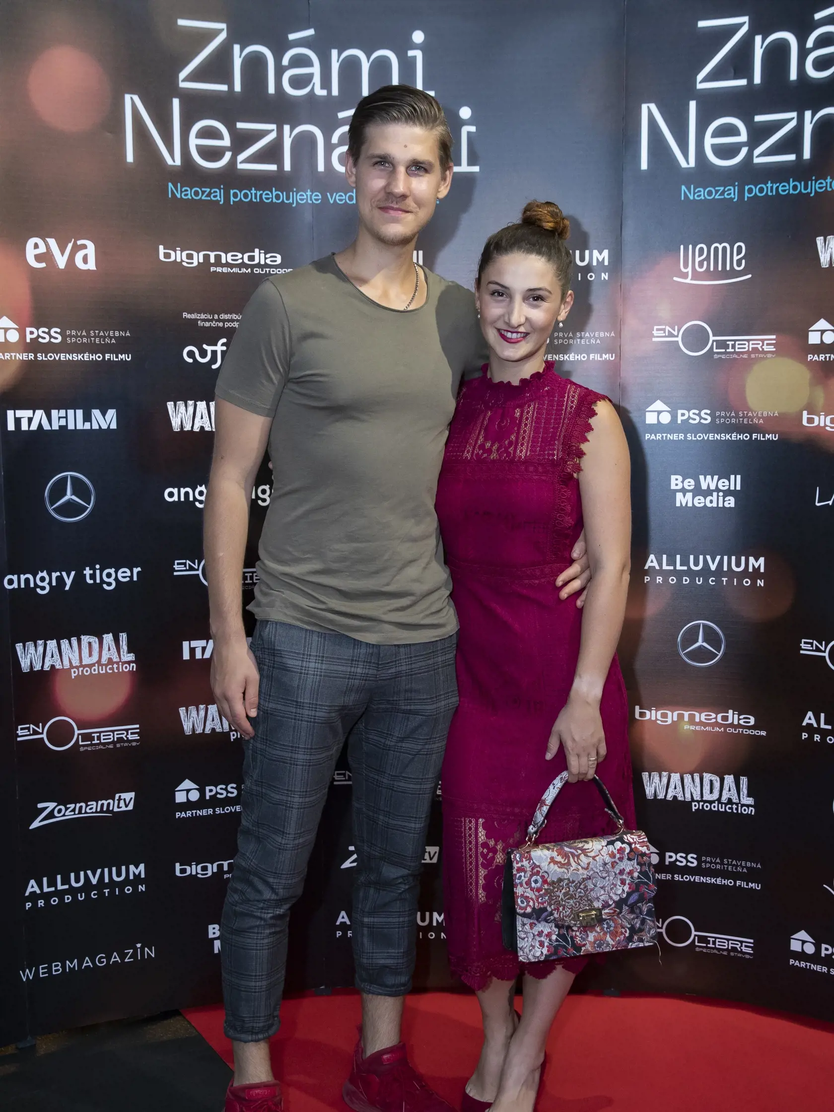 Premiéra filmu Známi Neznámi v bratislavskom Bory Mall. Na snímke je Kristína Malachovská s manželom.