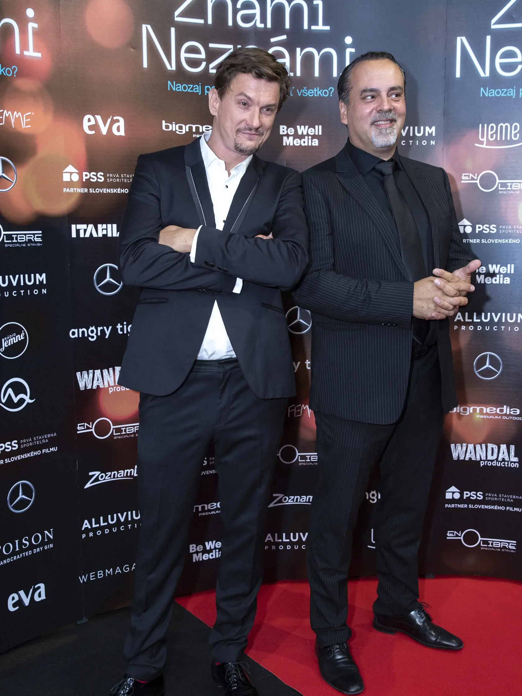 Premiéra filmu Známi Neznámi v bratislavskom Bory Mall. Na snímke zľava je Tomáš Mněcháček a Sväťo Malachovský.