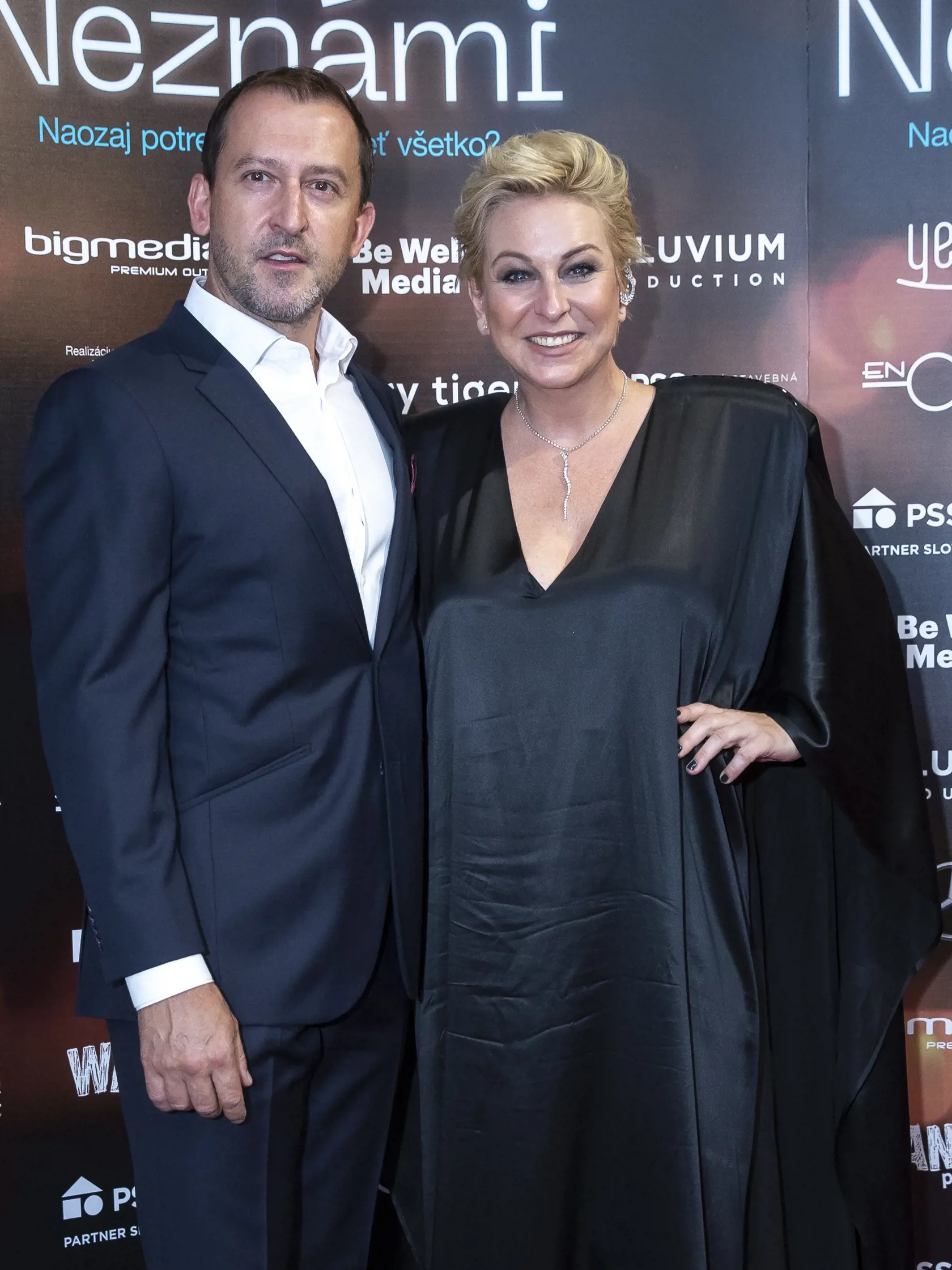 Premiéra filmu Známi Neznámi v bratislavskom Bory Mall. Na snímke je Martin Hofmann a Wanda Adamík Hrycová.