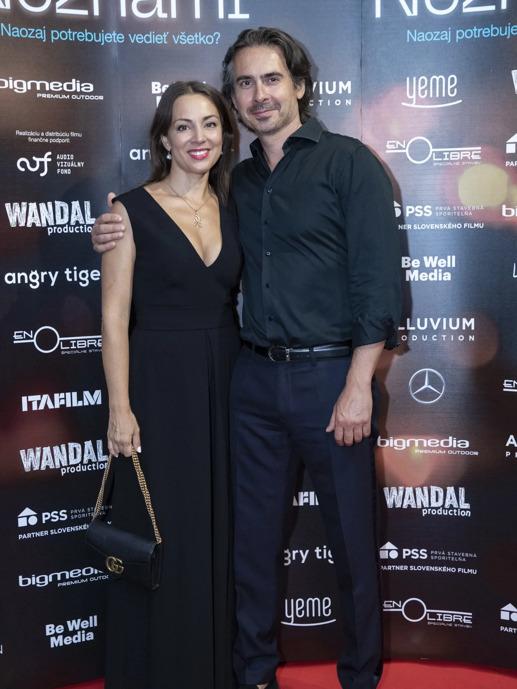 Premiéra filmu Známi Neznámi v bratislavskom Bory Mall. Na snímke zľava je Adriana Kučerová a Matej Drlička.