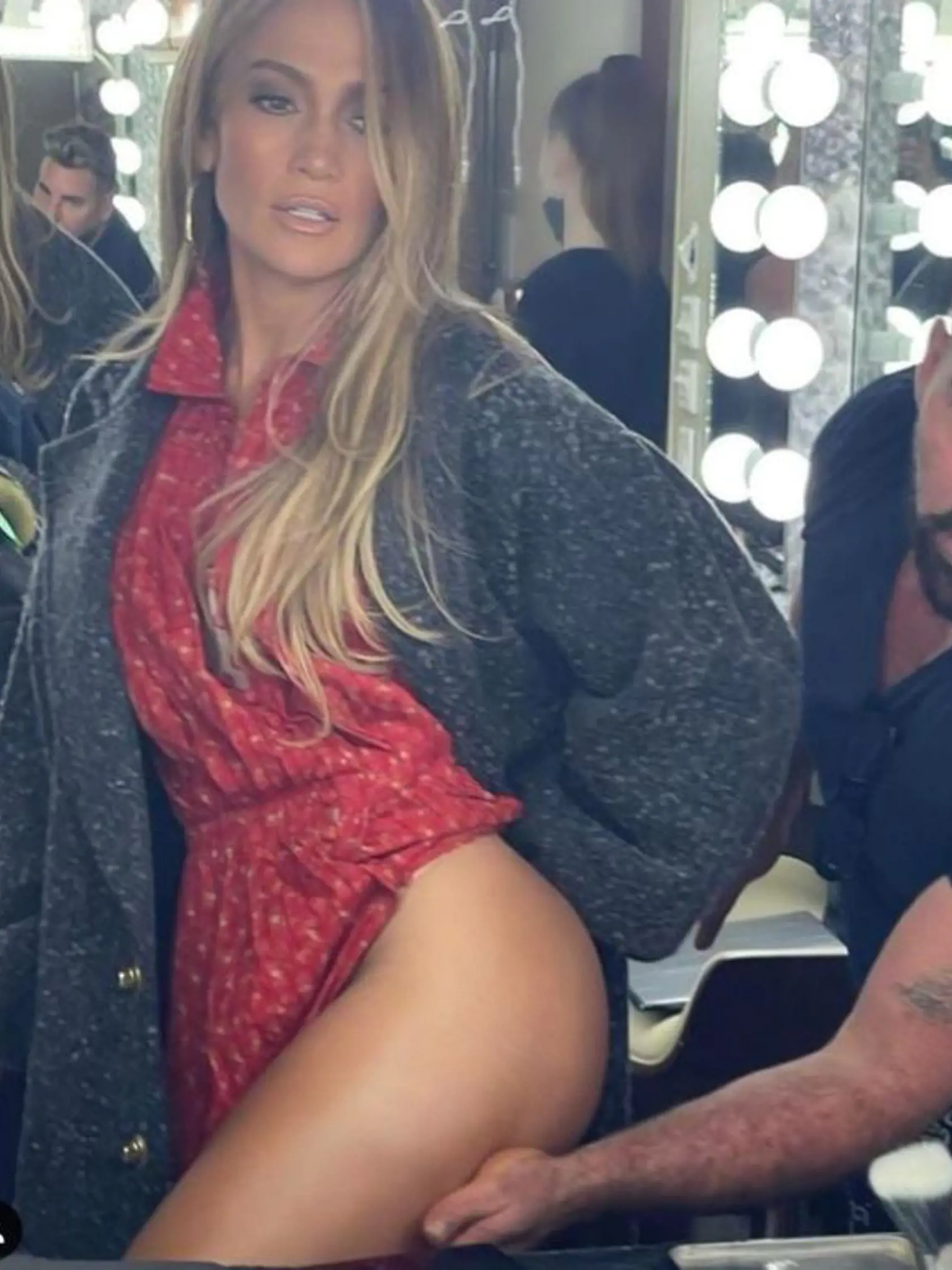 Odvážnu fotografiu Jennifer Lopez uverejnil jej štylista Rob Zangardi.