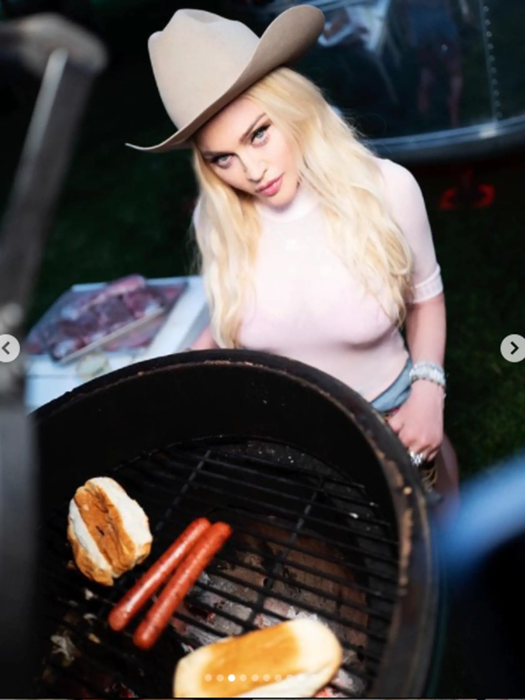Speváčka Madonna sa pochválila fotografiami z rodinnej grilovačky.