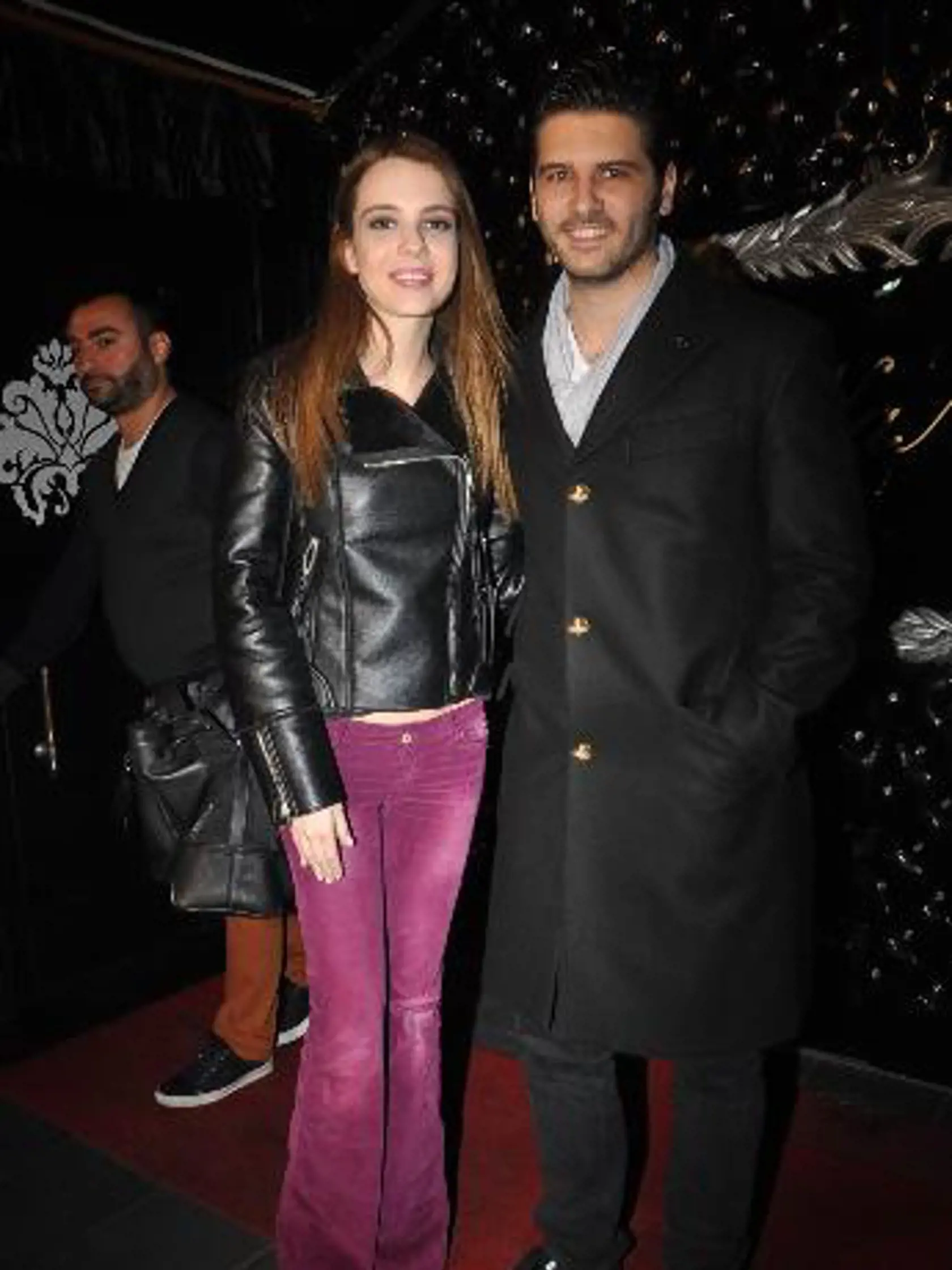 Najskôr sa zahľadel do herečky Serenay Sarıkaya.