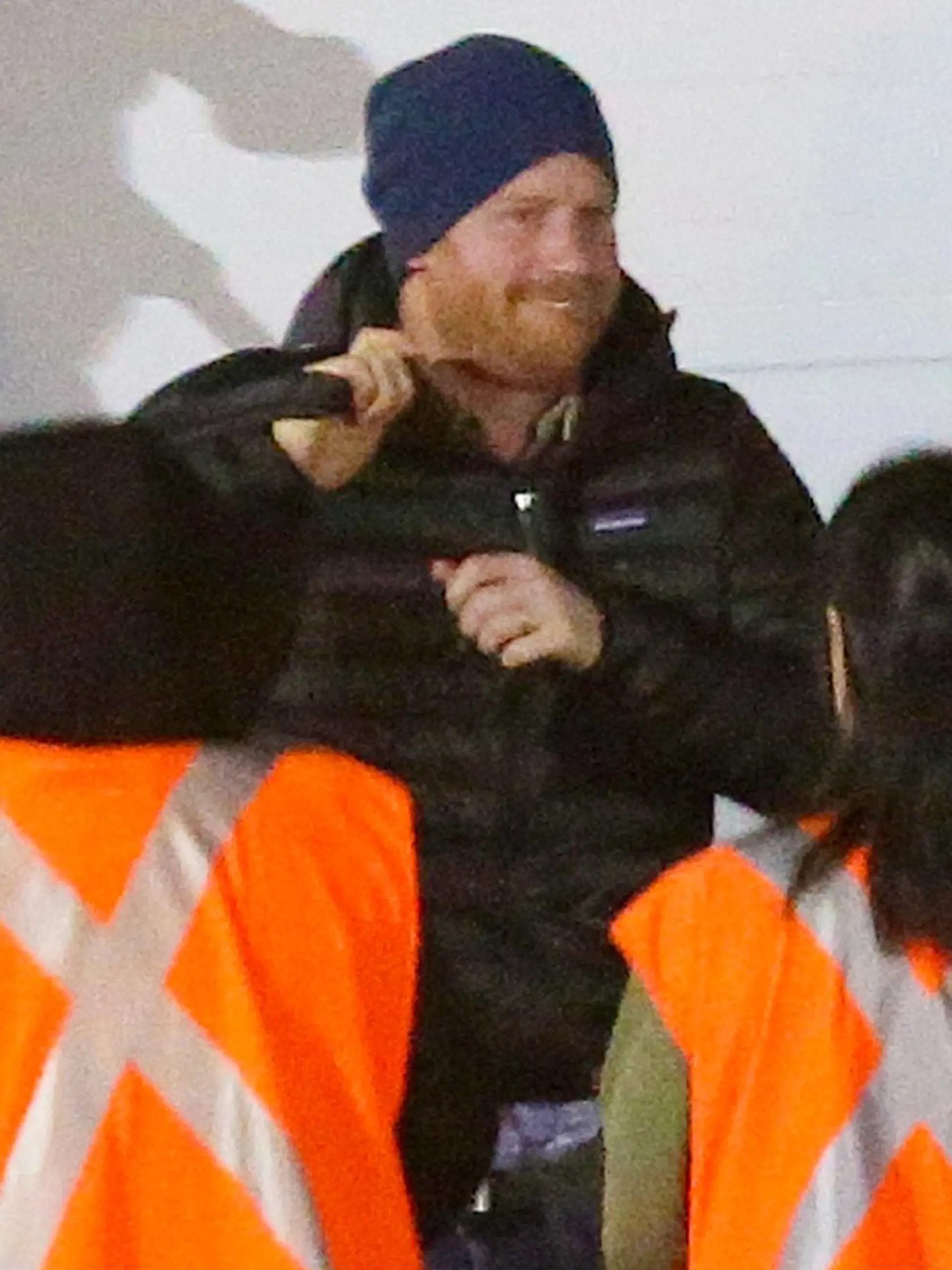 Vysmiaty princ Harry pricestoval za manželkou Meghan a synom Archiem.
