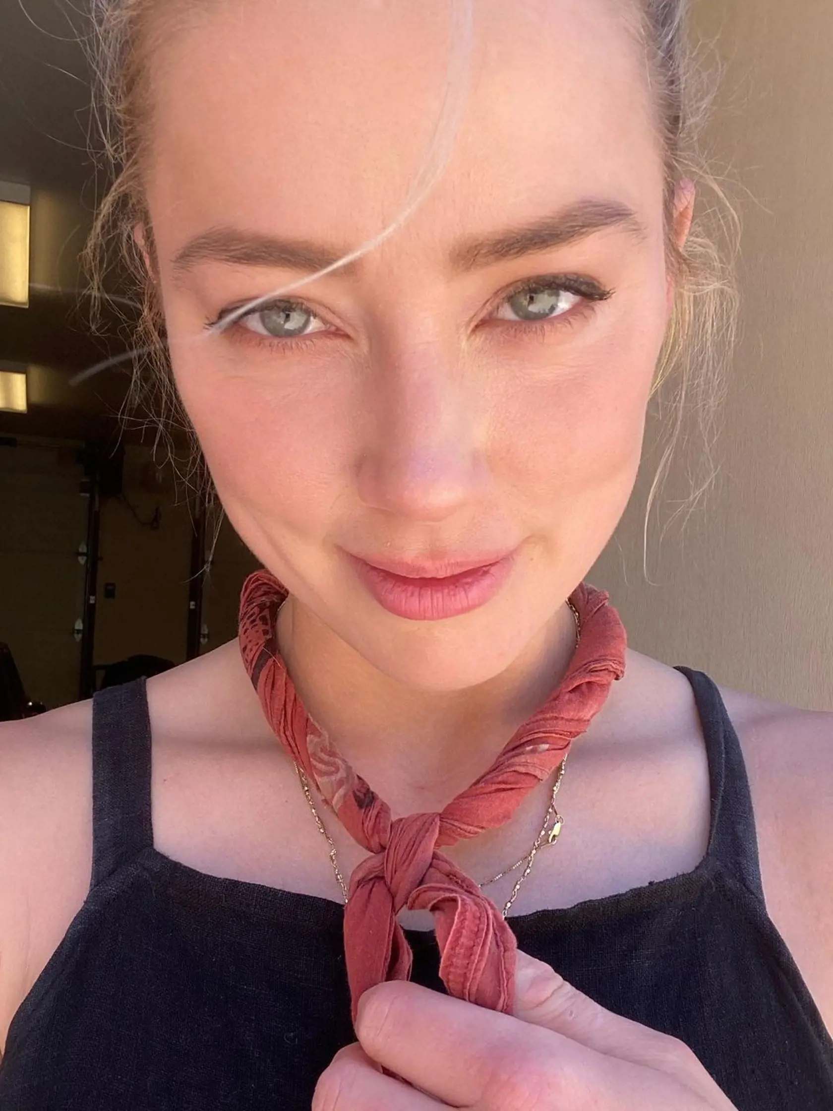 Herečka bola predtým romanticky spájaná aj s hercom Jamesom Francom, modelkou Carou Delevingne a kameramankou Biancou Butti.