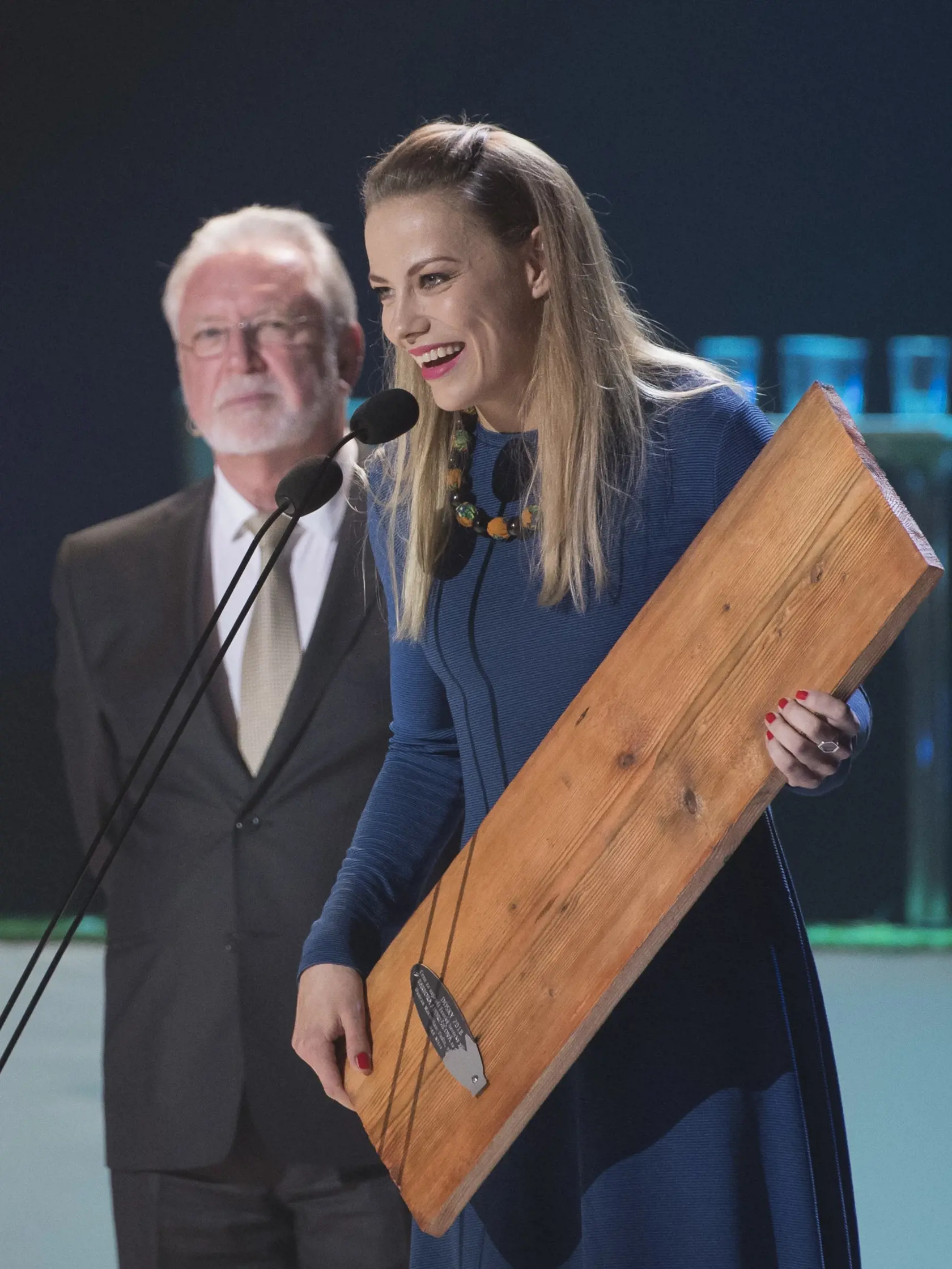 Na snímke držiteľka ceny za najlepší ženský herecký výkon Barbora Andrešičová počas slávnostného ceremoniálu Dosky - Divadelné ocenenie sezóny 2018.  Bratislava, 7. októbra 2018.  FOTO TASR - Michal Svítok