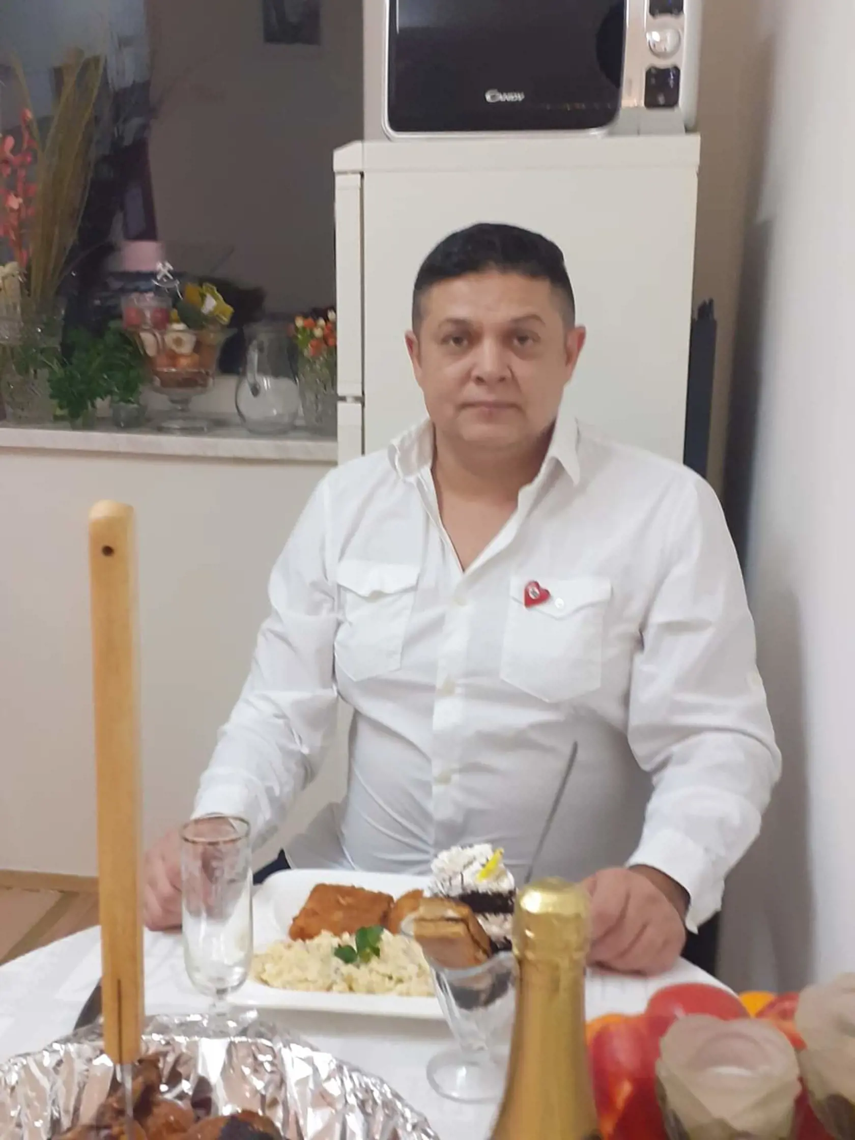 Erik Hilár Lakatošovie strávil ostatných 15 mesiacov vo väzbe. Súd ho pustil na slobodu s 18-mesačnou podmienkou štyri dni pred Vianocami. Znova sa vrátil k práci internetového televízneho redaktora a tvorí reportáže z rómskeho prostredia a krimi správ. Vianoce strávil s príbuznými, pre ktorých varil svoje špeciality.