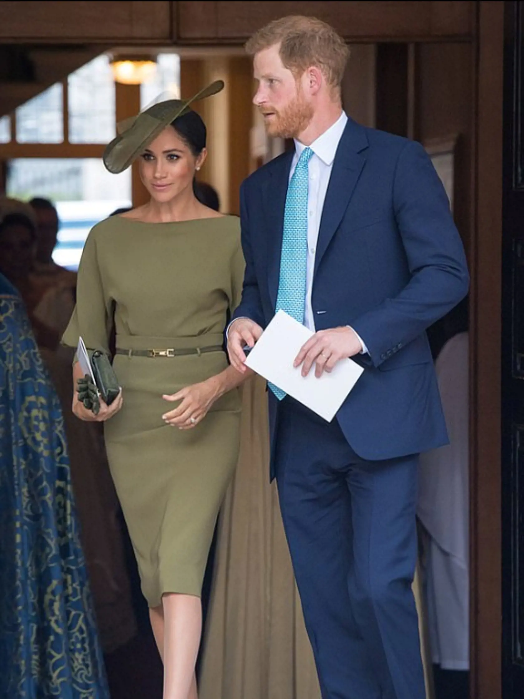 Meghan Markle mala na krste princa Louisa oblečené zelené šaty.