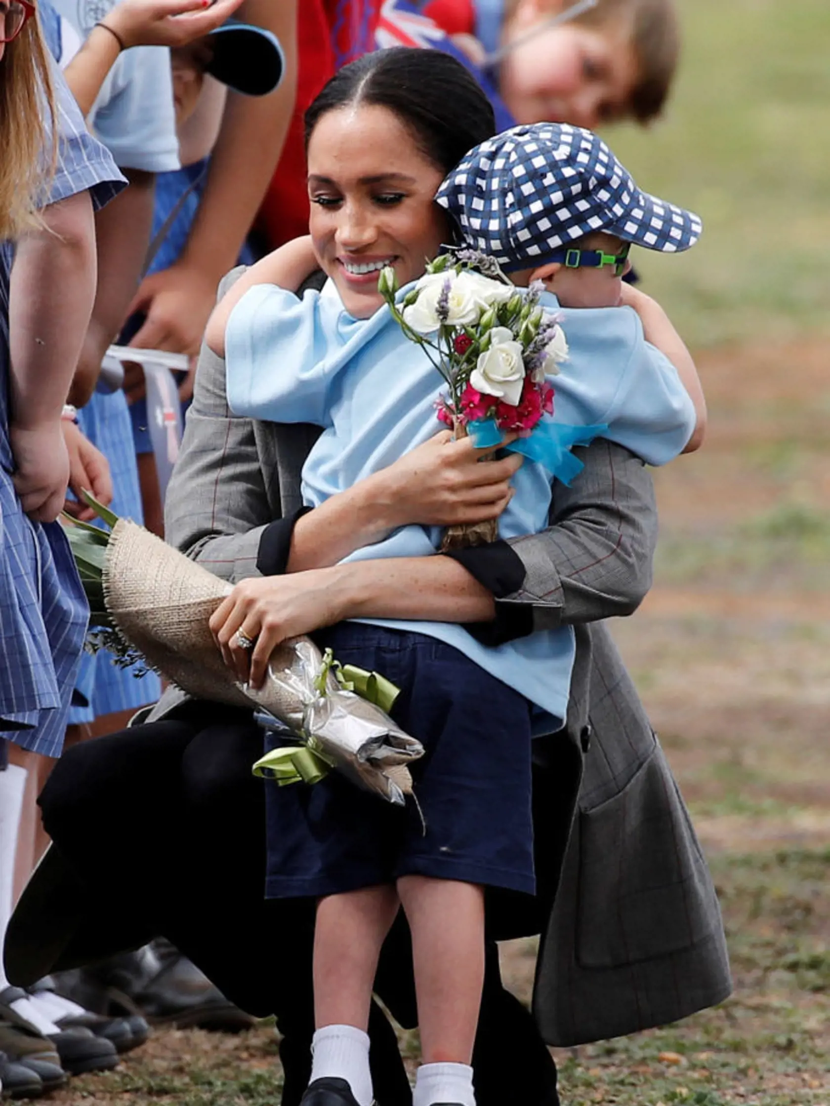 DUBBO, AUSTRALIA - OCTOBER 17:  Prince Harry, Duke of Sussex and Meghan, Duchess of Sussex interact with Luke Vincent, 5 after arriving at Dubbo Airport on October 17, 2018 in Dubbo, Australia. The Duke and Duchess of Sussex are on their official 16-day Autumn tour visiting cities in Australia, Fiji, Tonga and New Zealand.  (Photo by Phil Noble - Pool/Getty Images)